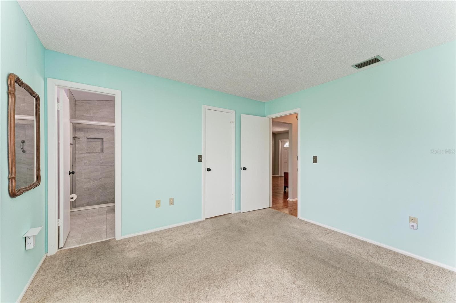 Primary bedroom with updated en suite bath with walk-in shower - 3403 36TH ST W #109, BRADENTON