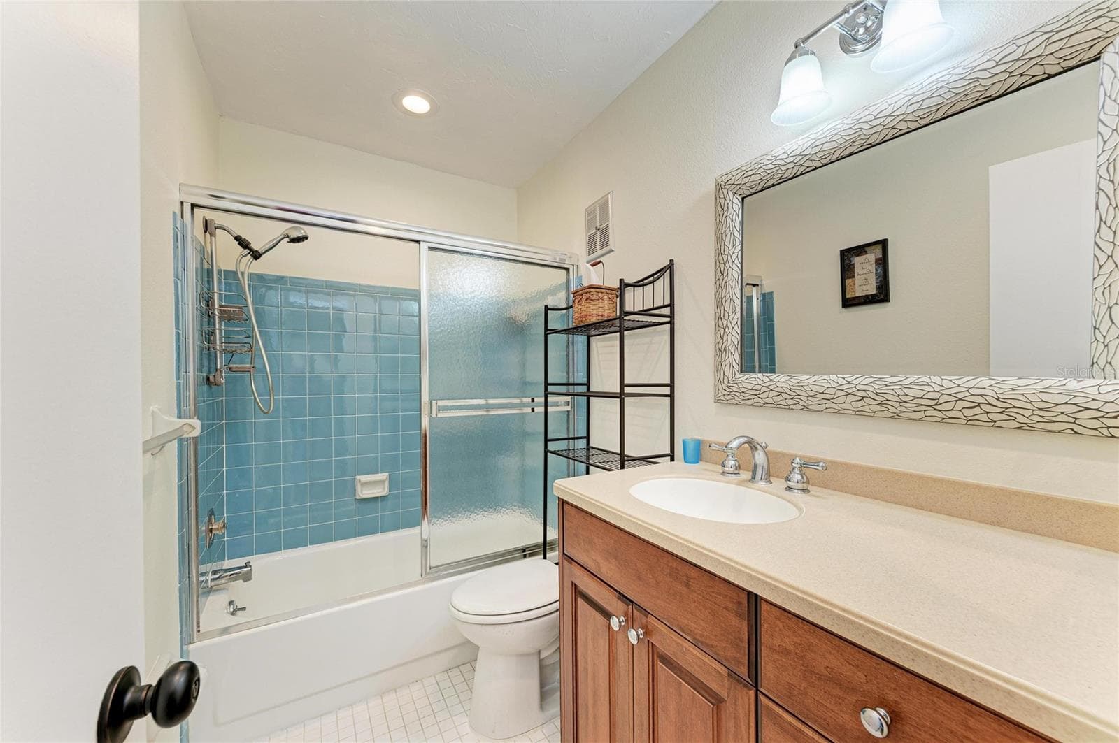 Guest Bath - 3403 36TH ST W #109, BRADENTON