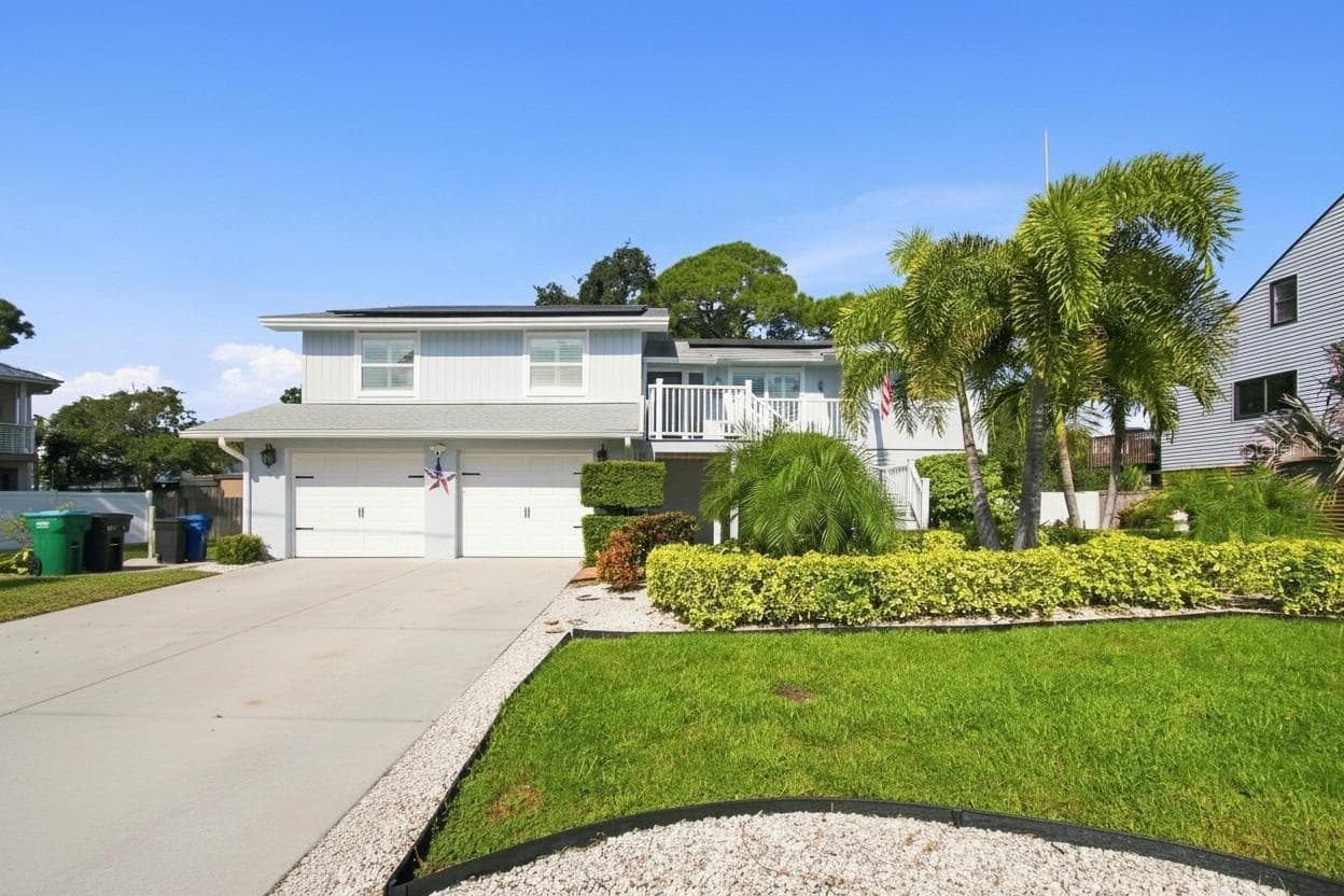 Front Exterior - 201 LAGOON DR, PALM HARBOR