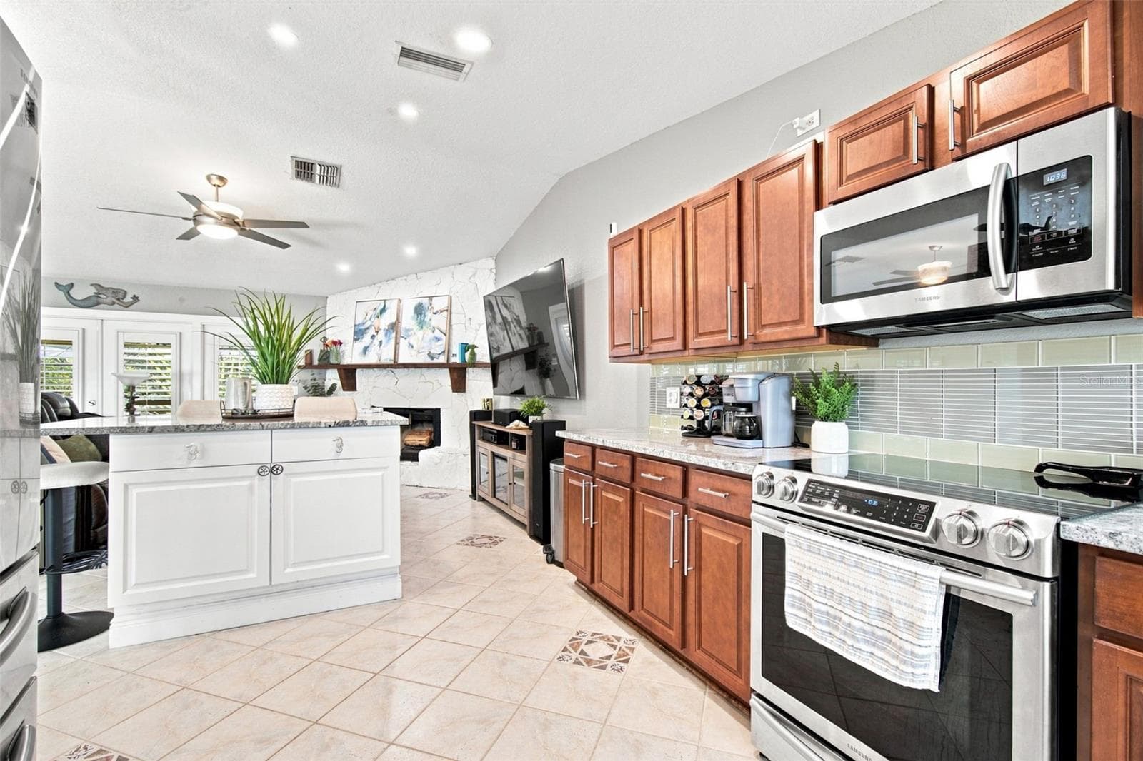 Main Kitchen 2nd Floor - 201 LAGOON DR, PALM HARBOR