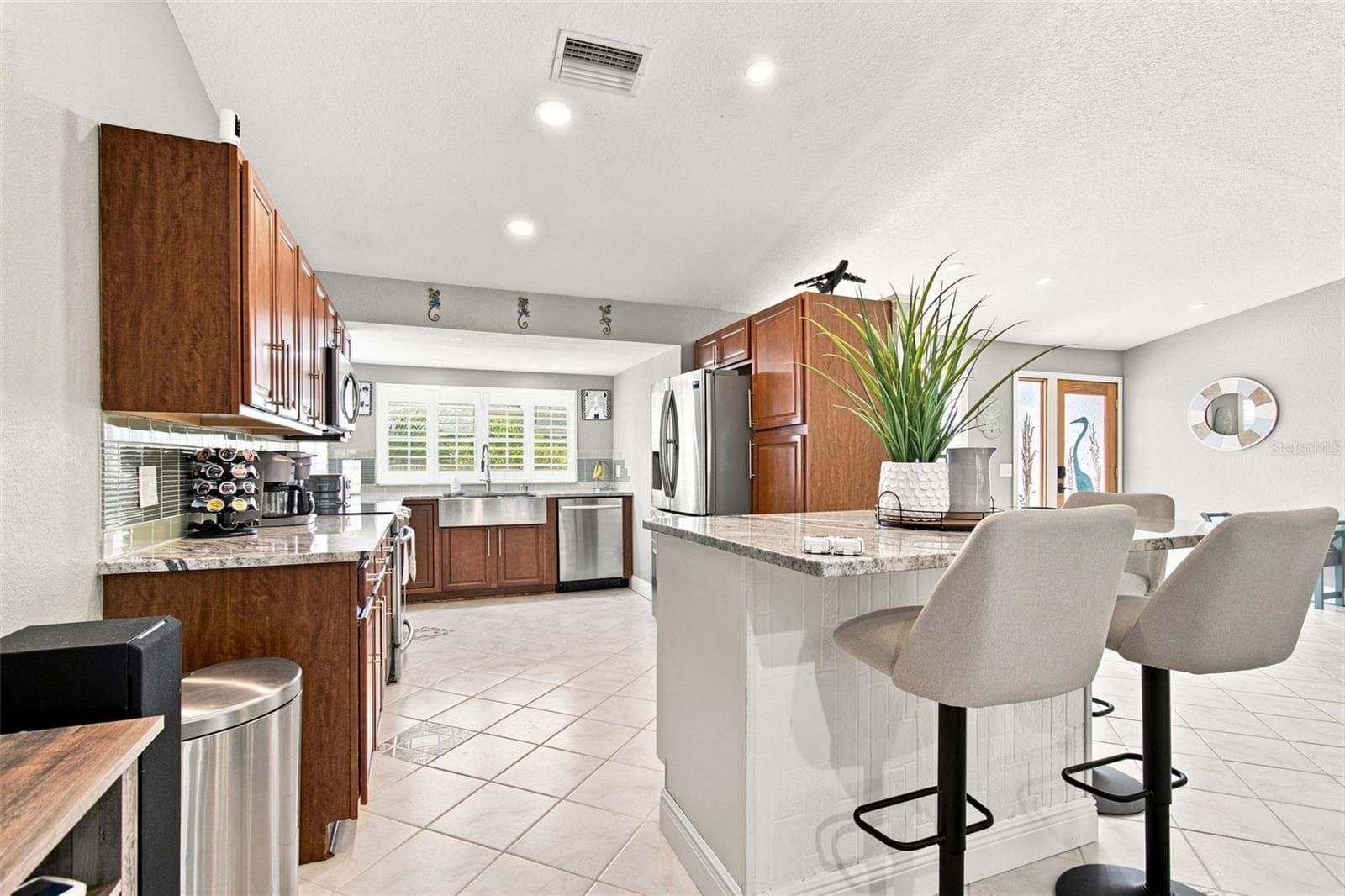 Main Kitchen with Island - 201 LAGOON DR, PALM HARBOR