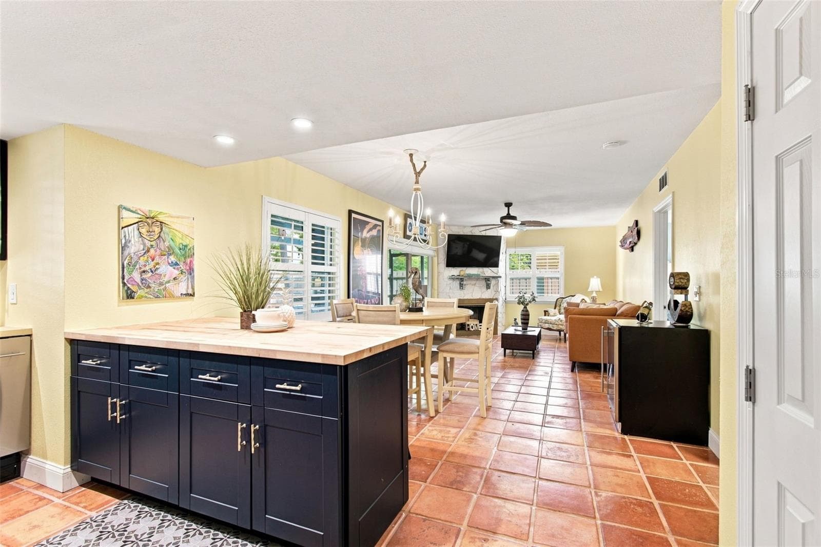 Downstairs Kitchen and Dining/living area - 201 LAGOON DR, PALM HARBOR