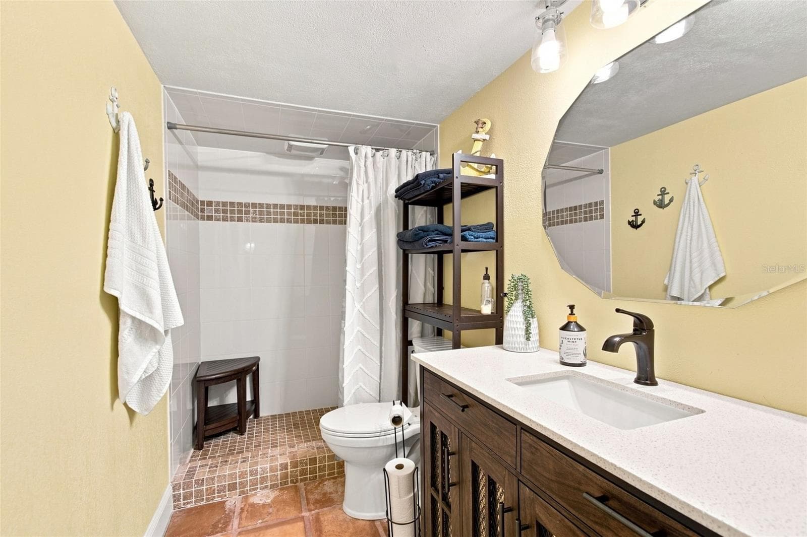 Downstairs Full Bath - 201 LAGOON DR, PALM HARBOR