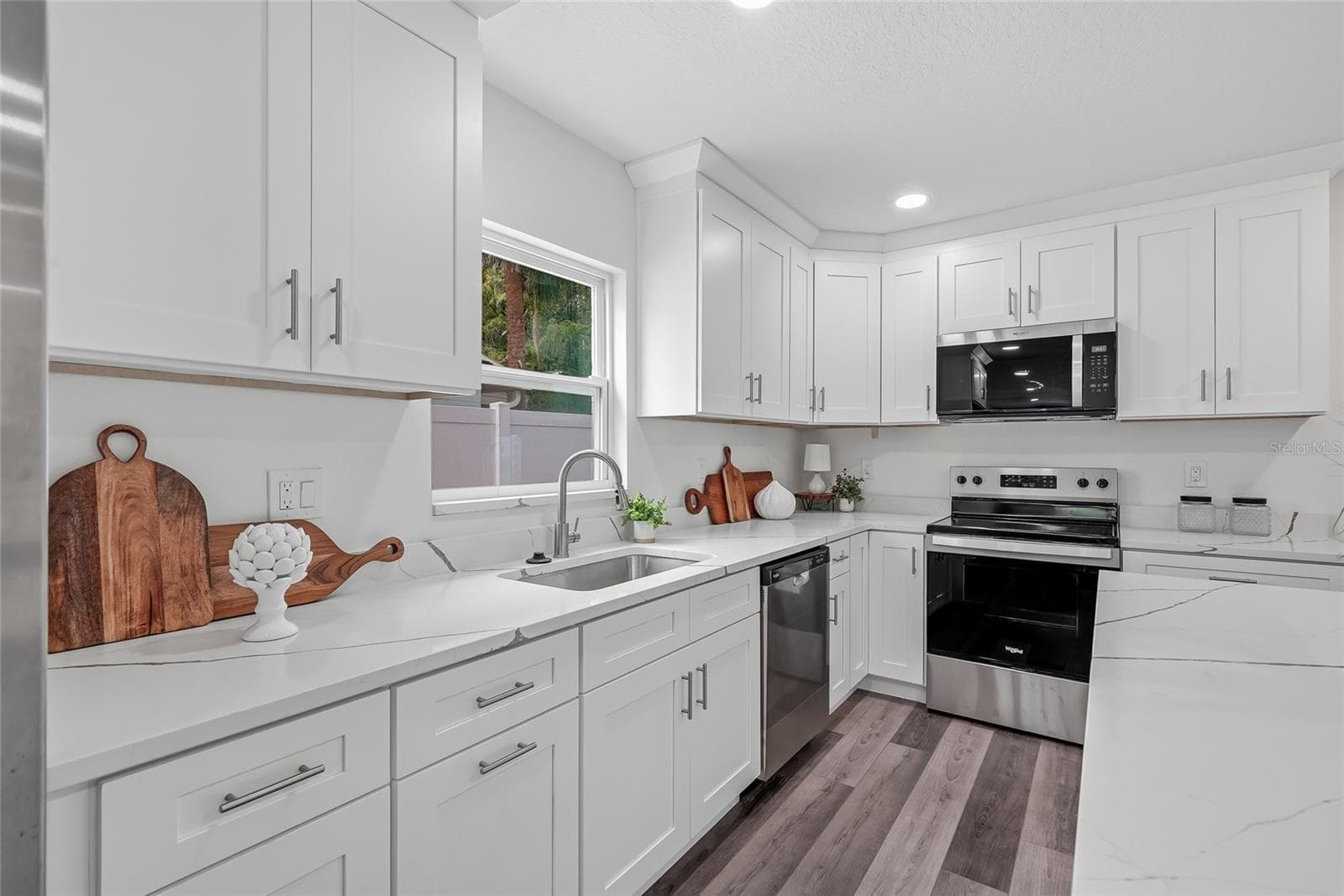 Single Family Residence at 15924 WINDING DR, TAMPA, photo 12 of 33