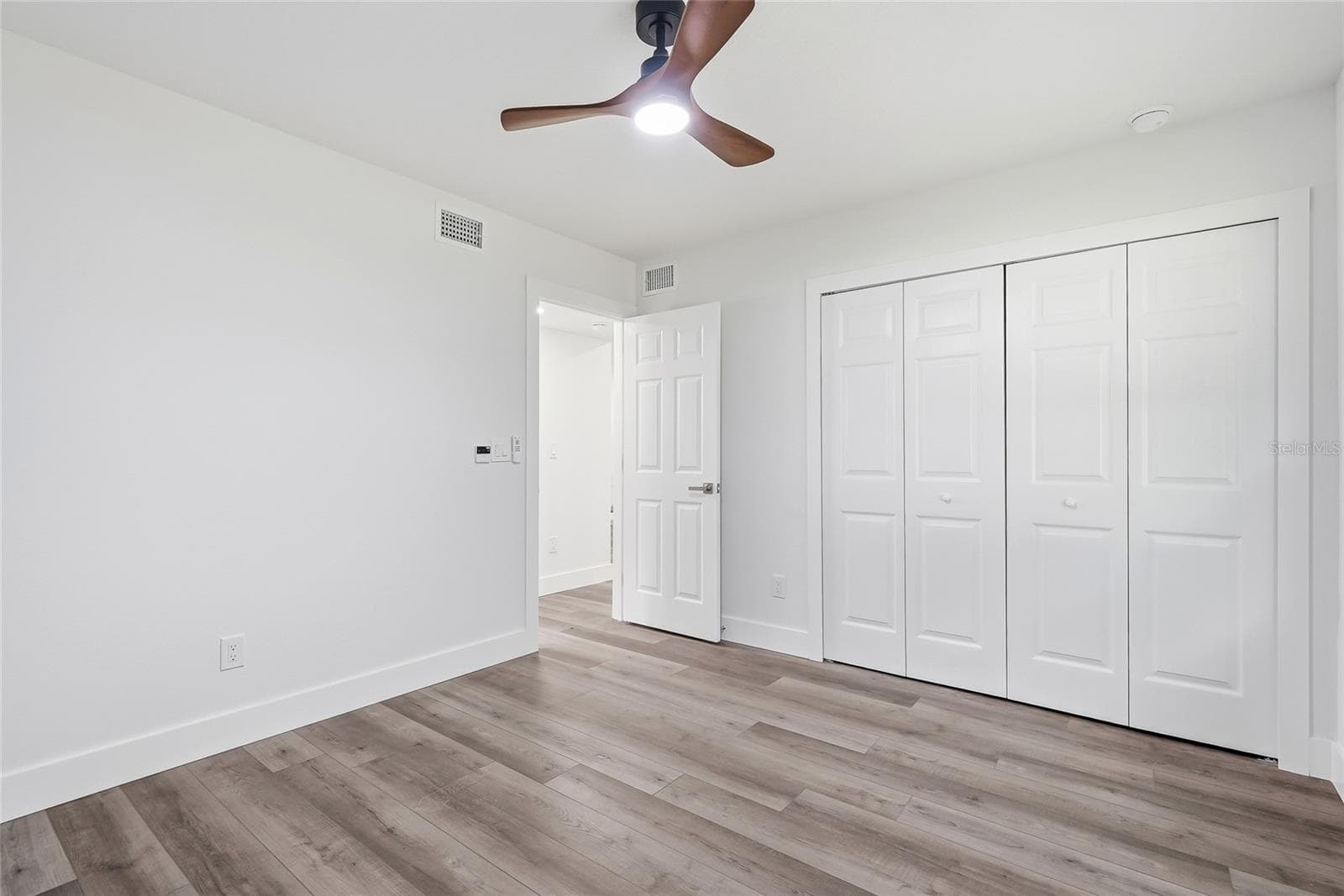 Single Family Residence at 15924 WINDING DR, TAMPA, photo 16 of 33