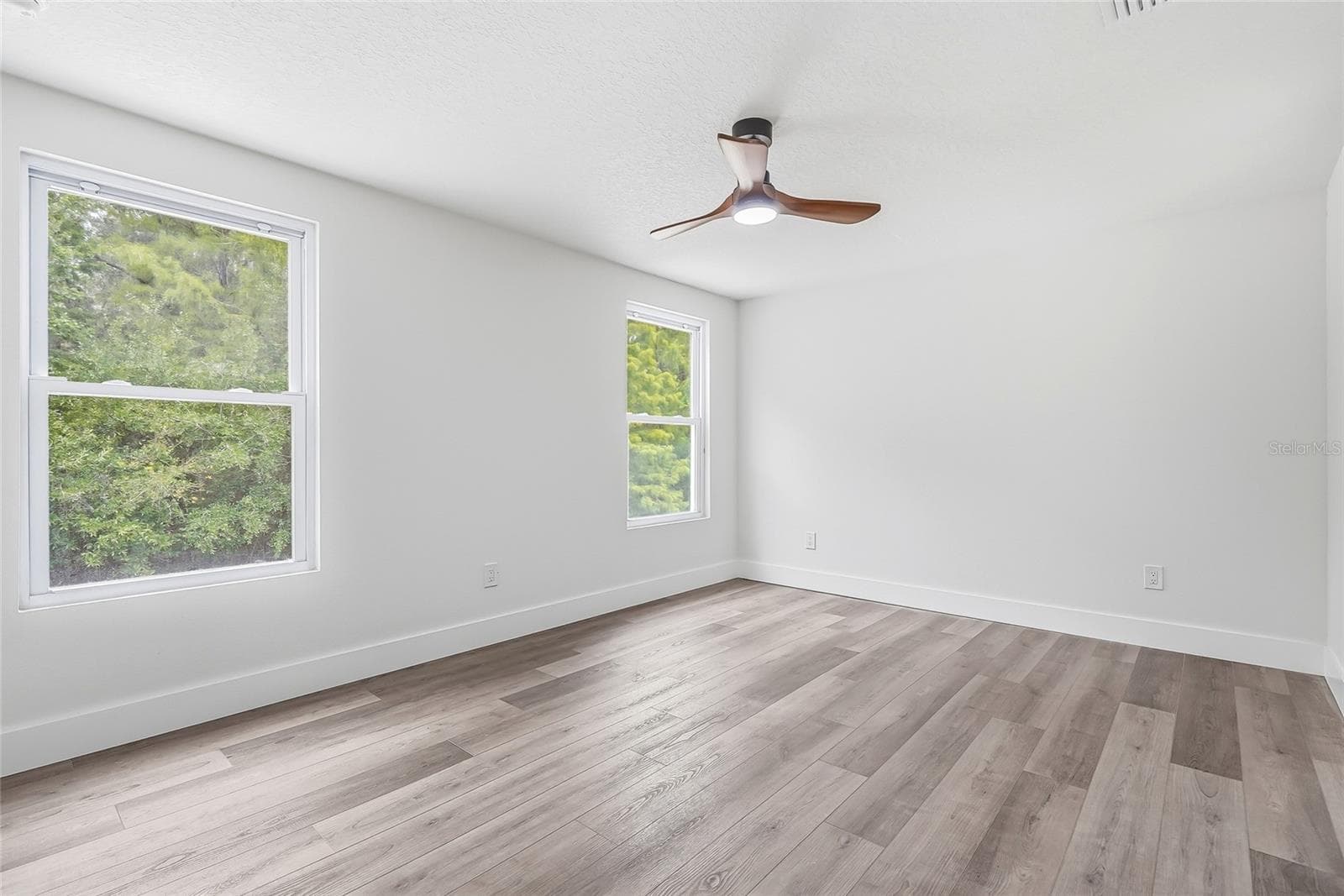 Single Family Residence at 15924 WINDING DR, TAMPA, photo 20 of 33