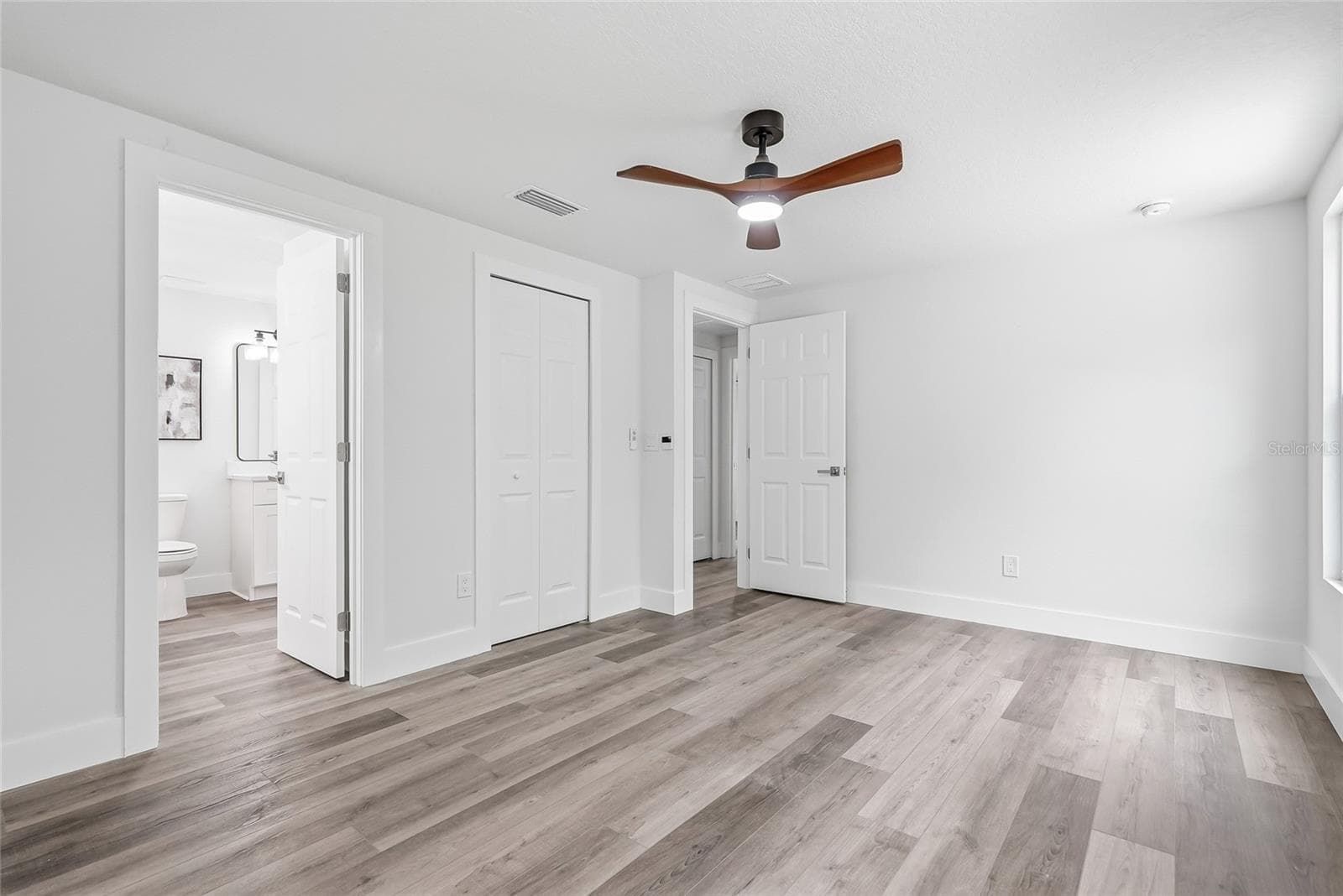 Single Family Residence at 15924 WINDING DR, TAMPA, photo 21 of 33