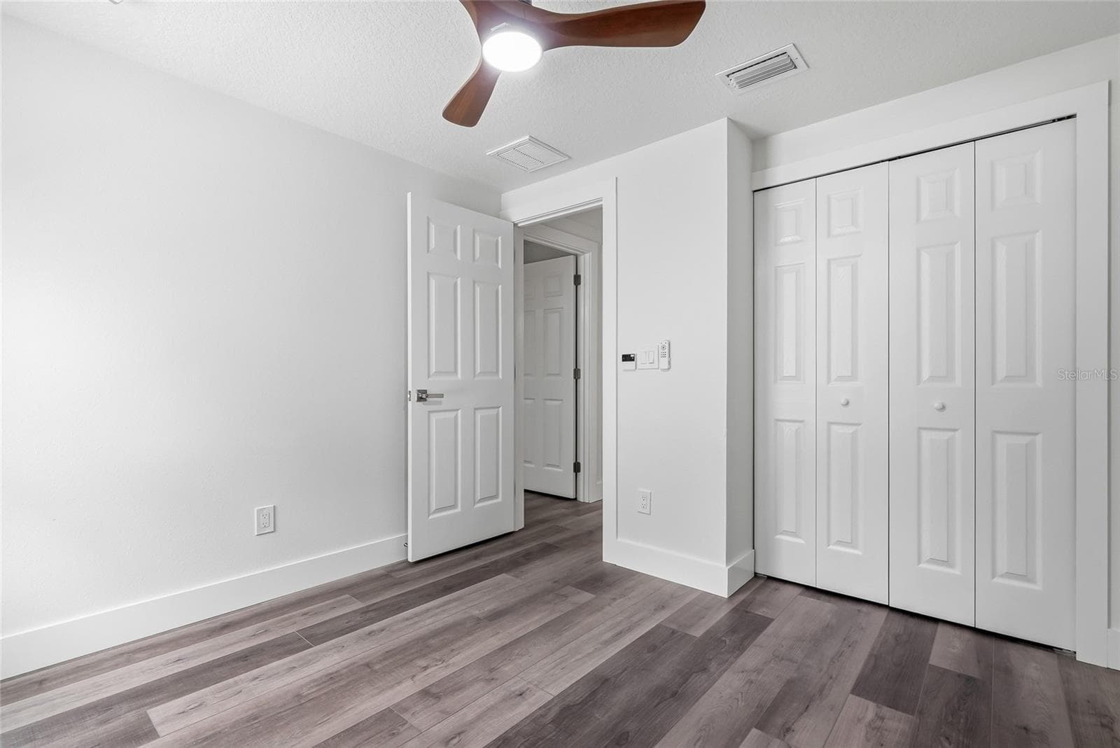 Single Family Residence at 15924 WINDING DR, TAMPA, photo 26 of 33