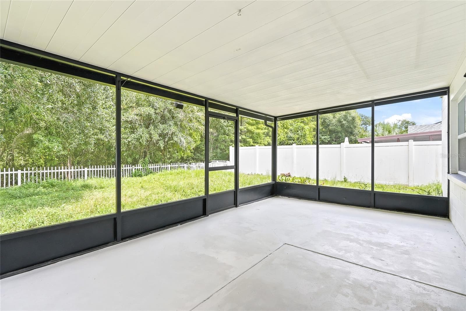 Single Family Residence at 15924 WINDING DR, TAMPA, photo 27 of 33