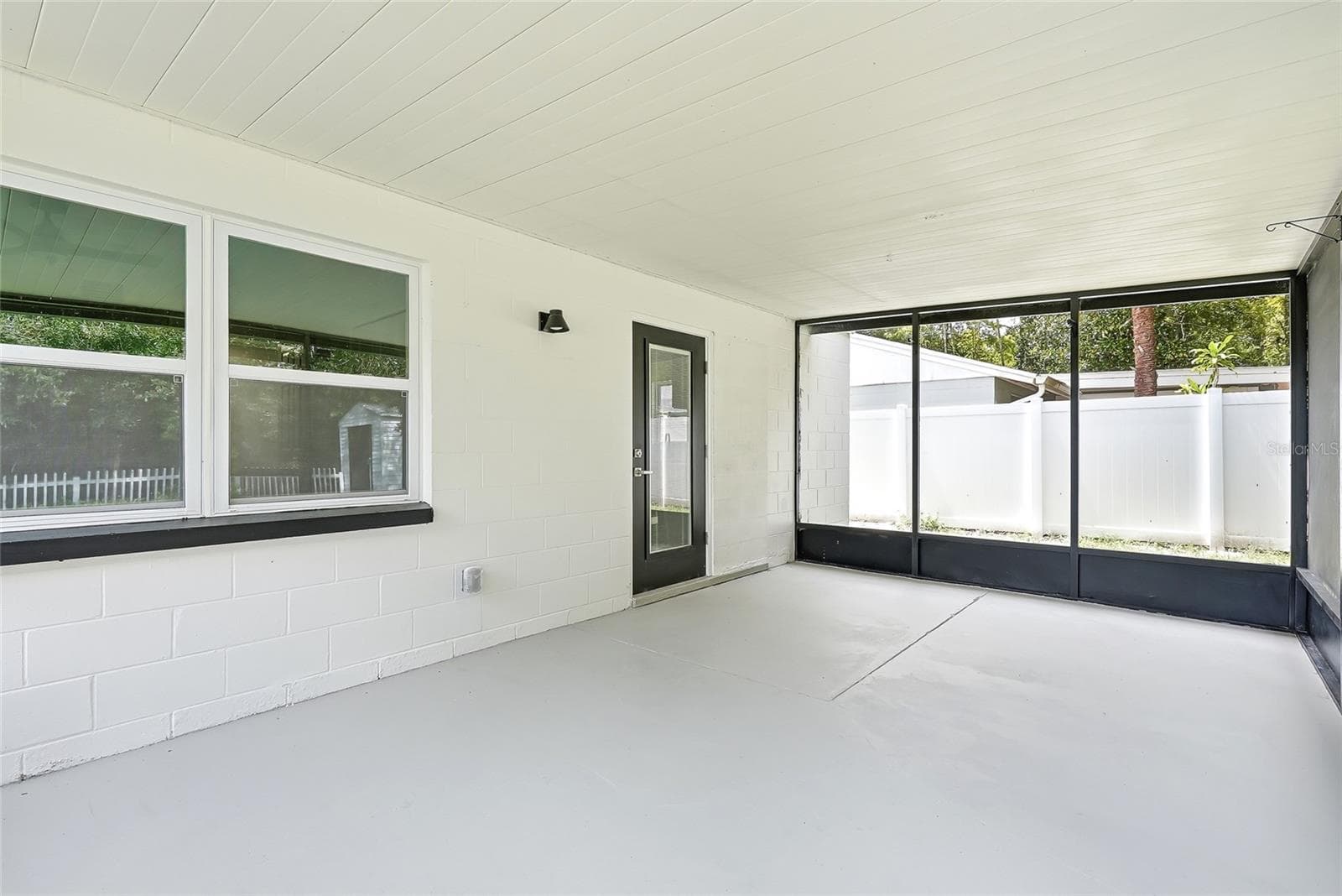 Single Family Residence at 15924 WINDING DR, TAMPA, photo 28 of 33