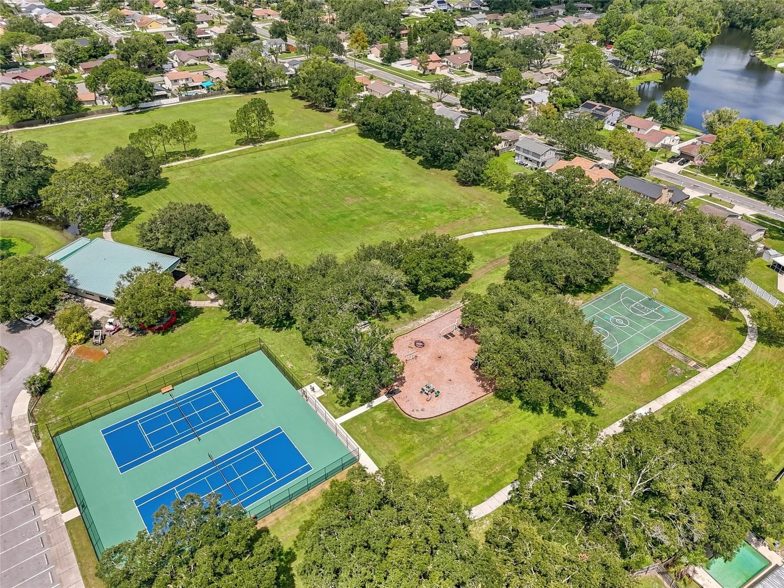 Single Family Residence at 15924 WINDING DR, TAMPA, photo 32 of 33