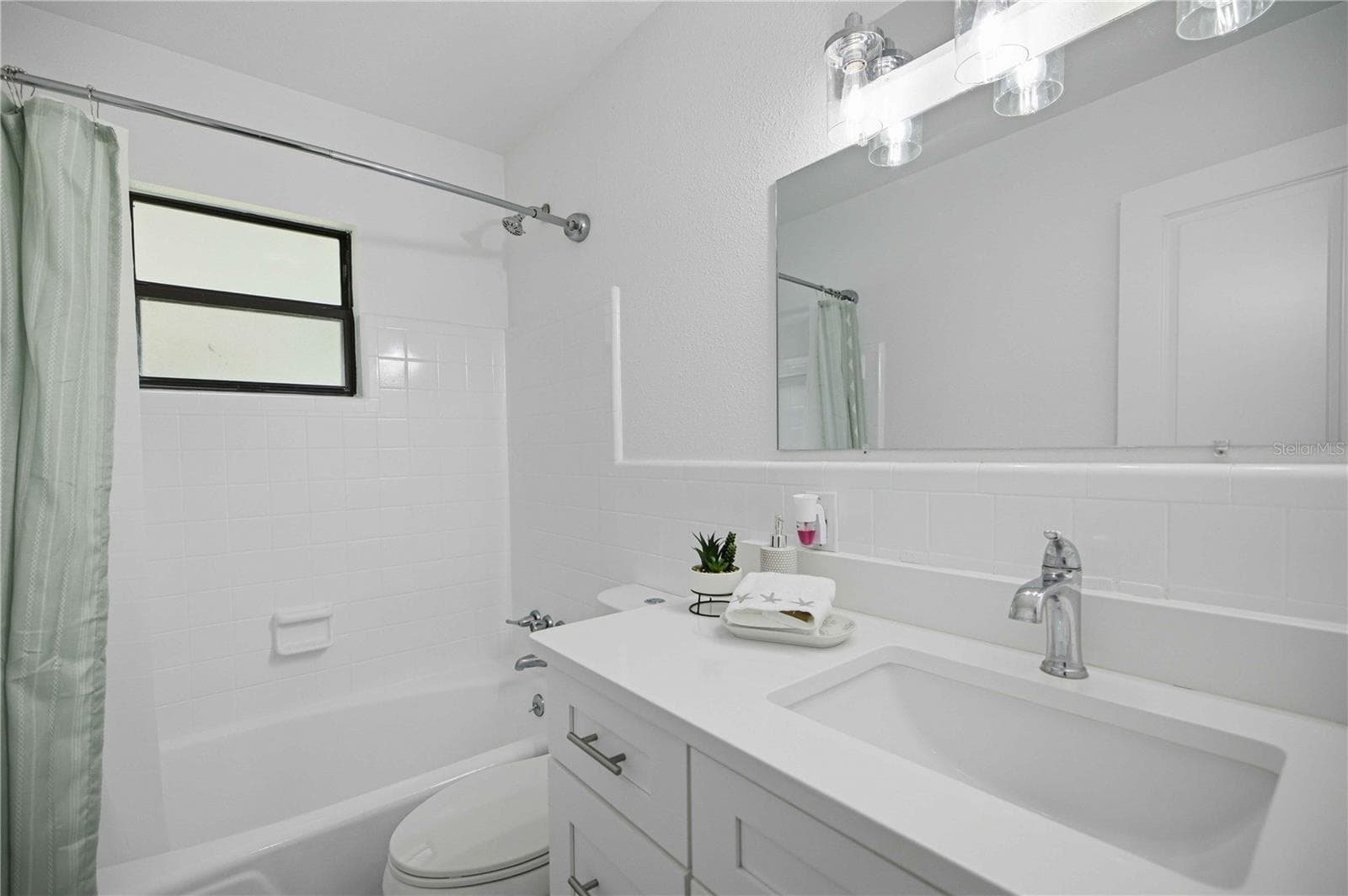 Guest Bath - 455 SW 73RD STREET ROAD, OCALA