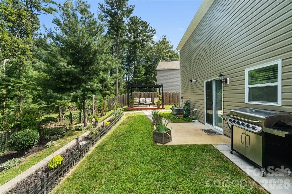 Single Family Residence at 333 Oak Branch Road, Arden, photo 5 of 34