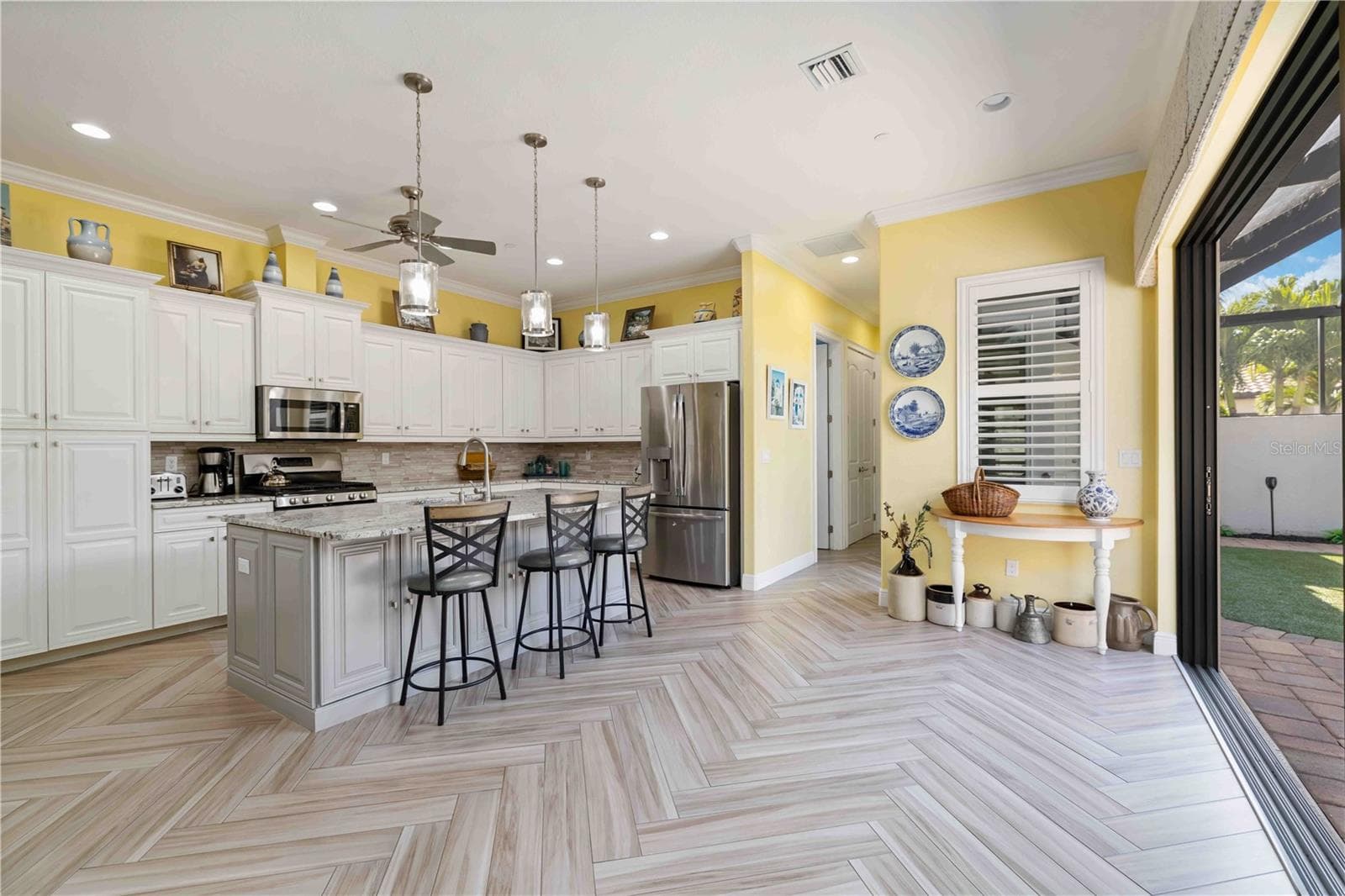 Single Family Residence at 146 E TAMPA AVE, VENICE, photo 12 of 29