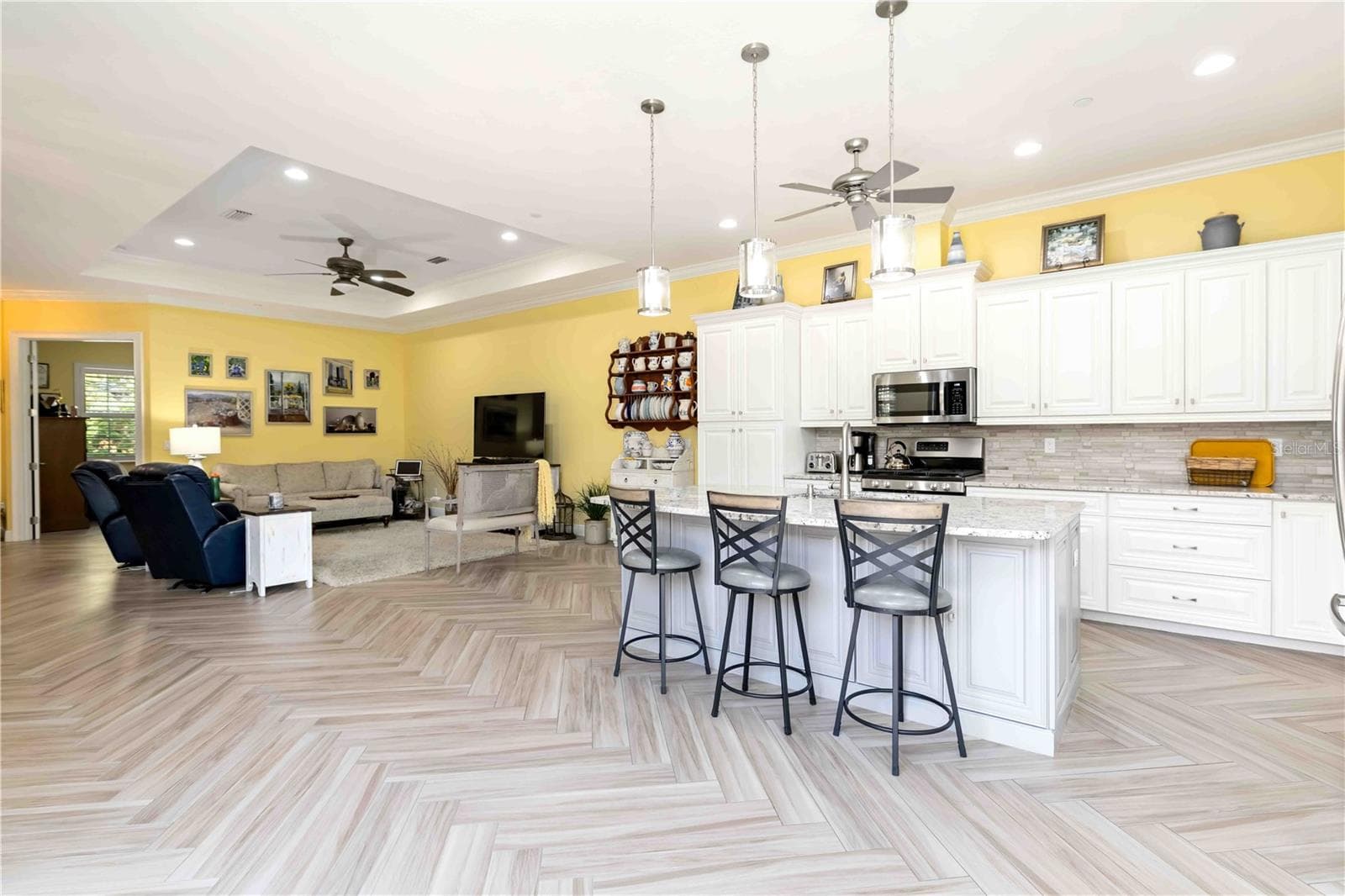 Single Family Residence at 146 E TAMPA AVE, VENICE, photo 14 of 29