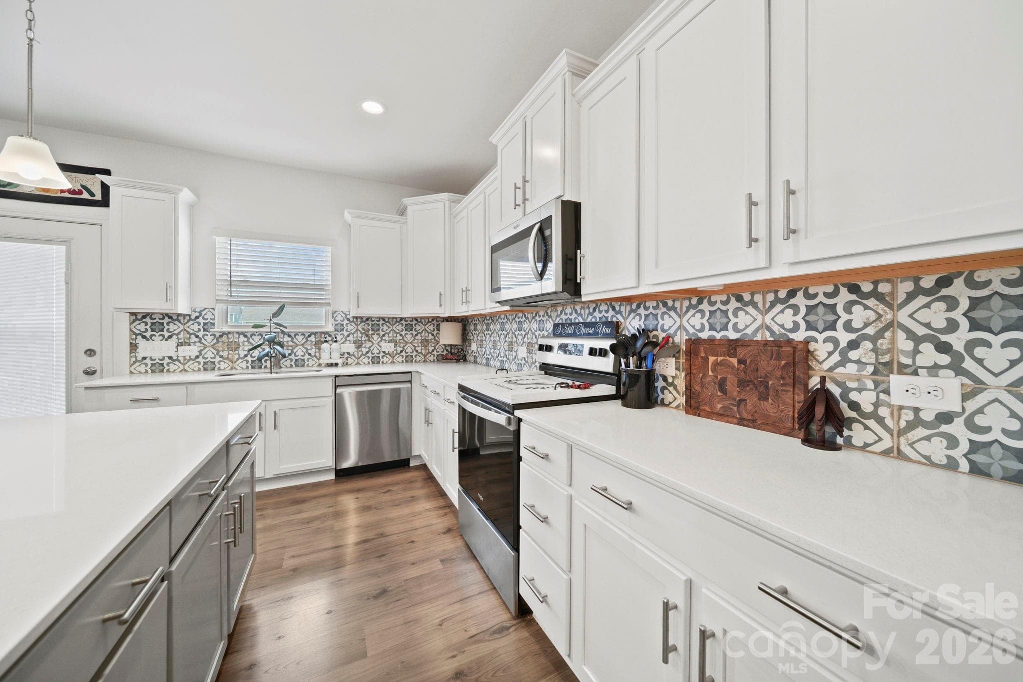 Single Family Residence at 2015 McDonald Drive, Stanfield, photo 8 of 30