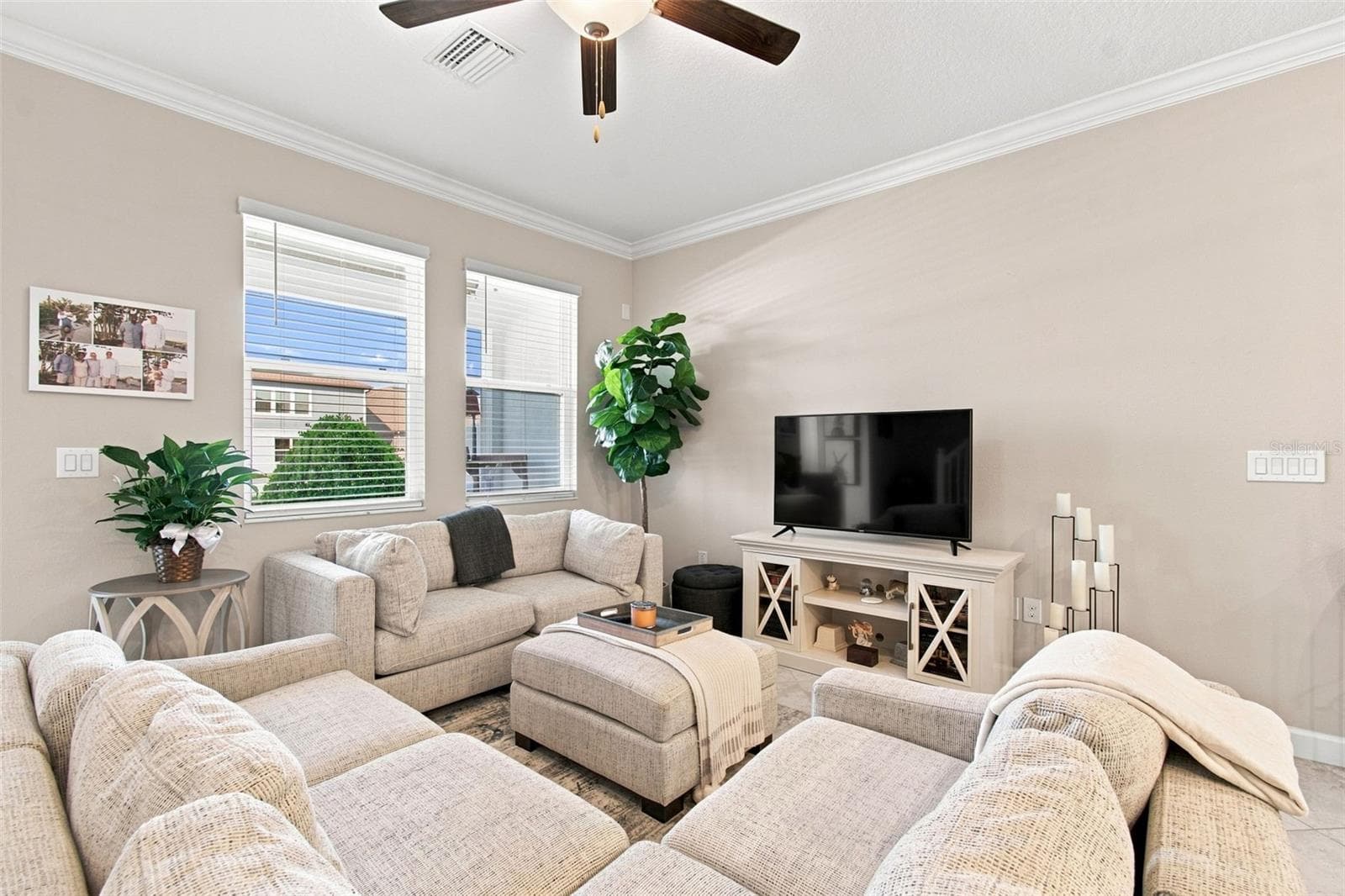 Living Room - 18623 NOBLE CASPIAN DR, LUTZ