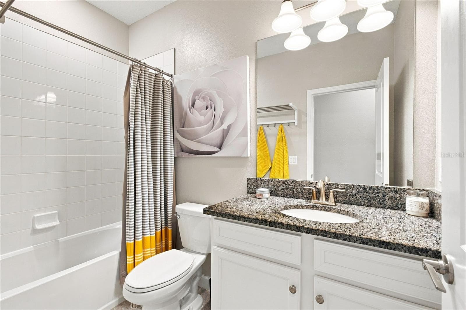 Shared Bathroom - 18623 NOBLE CASPIAN DR, LUTZ