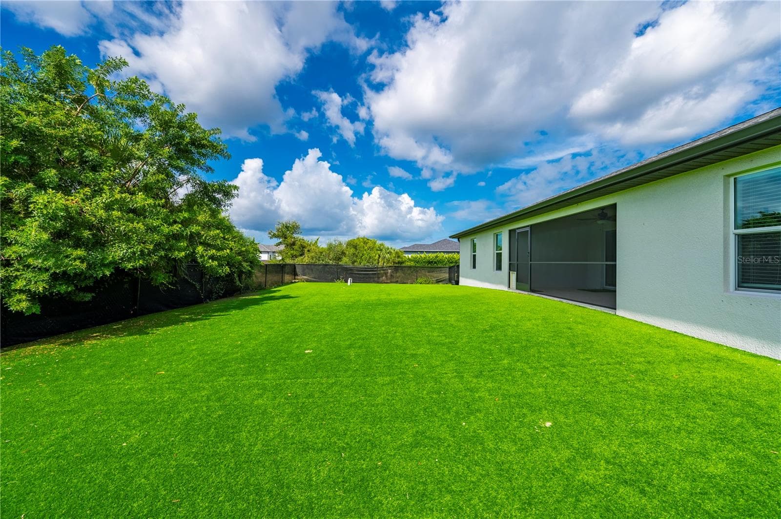Spacious Backyard with Artificial Turf - 4302 NW 32ND ST, CAPE CORAL