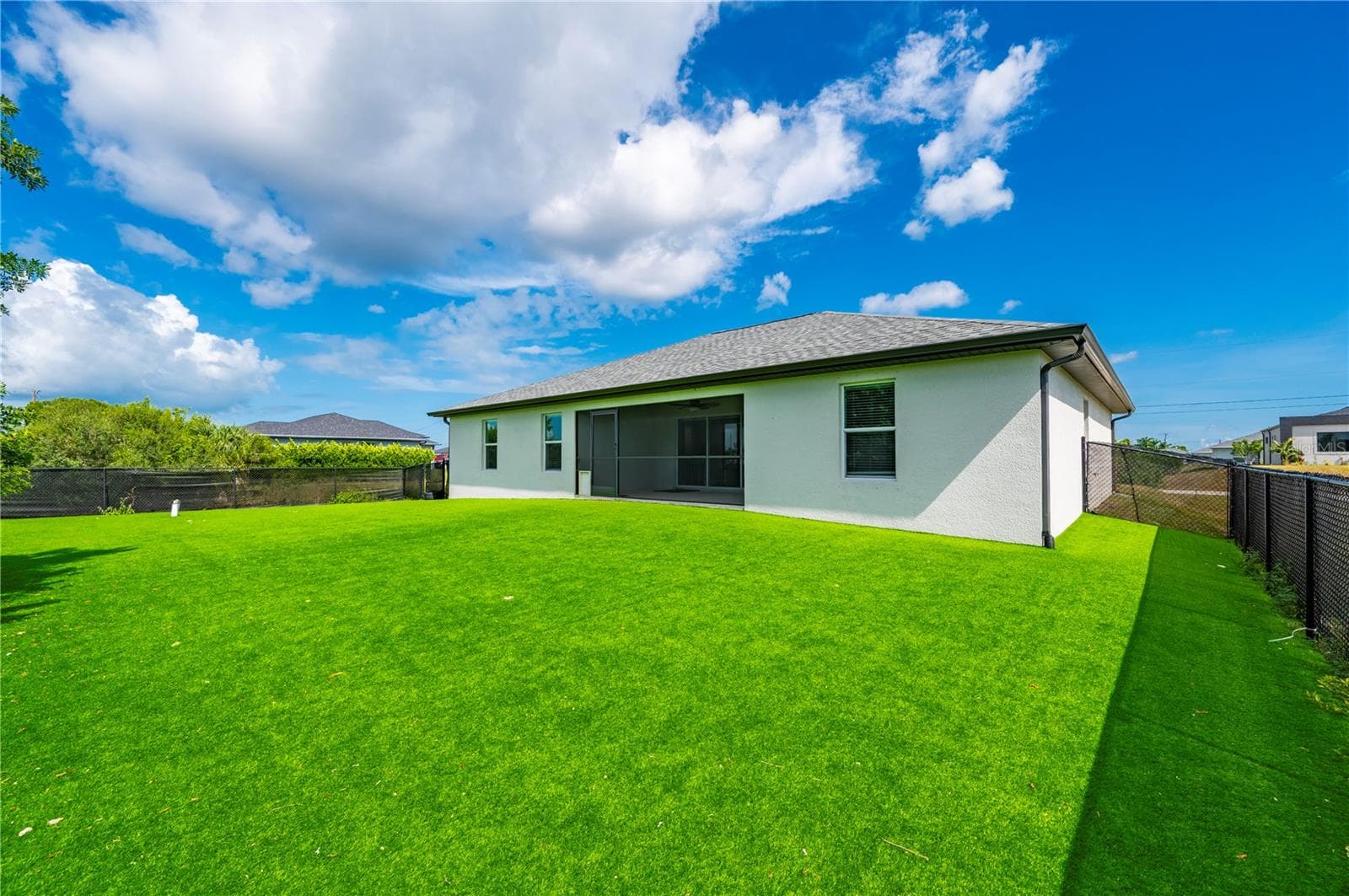 Spacious Backyard with Artificial Turf - 4302 NW 32ND ST, CAPE CORAL