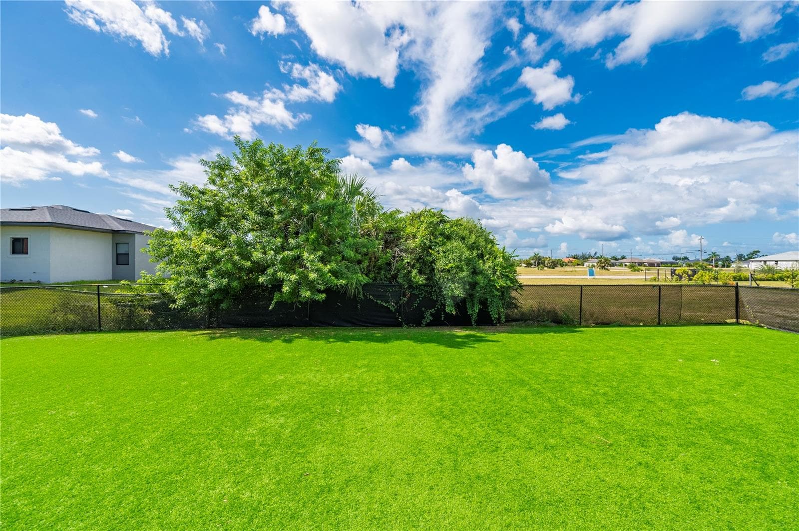 Spacious Backyard with Artificial Turf - 4302 NW 32ND ST, CAPE CORAL