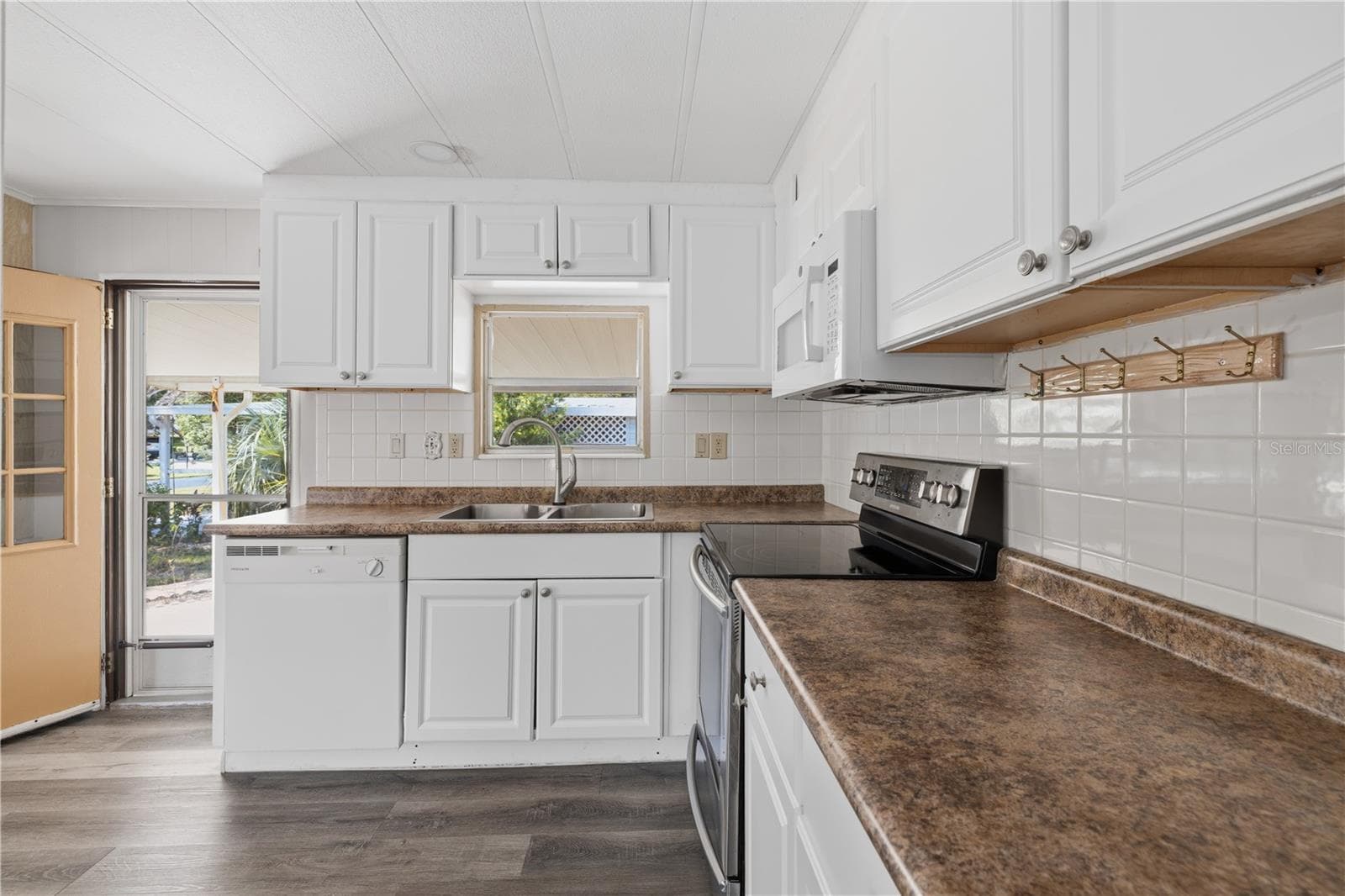 Kitchen - 3417 WAX MYRTLE CIR, ZELLWOOD