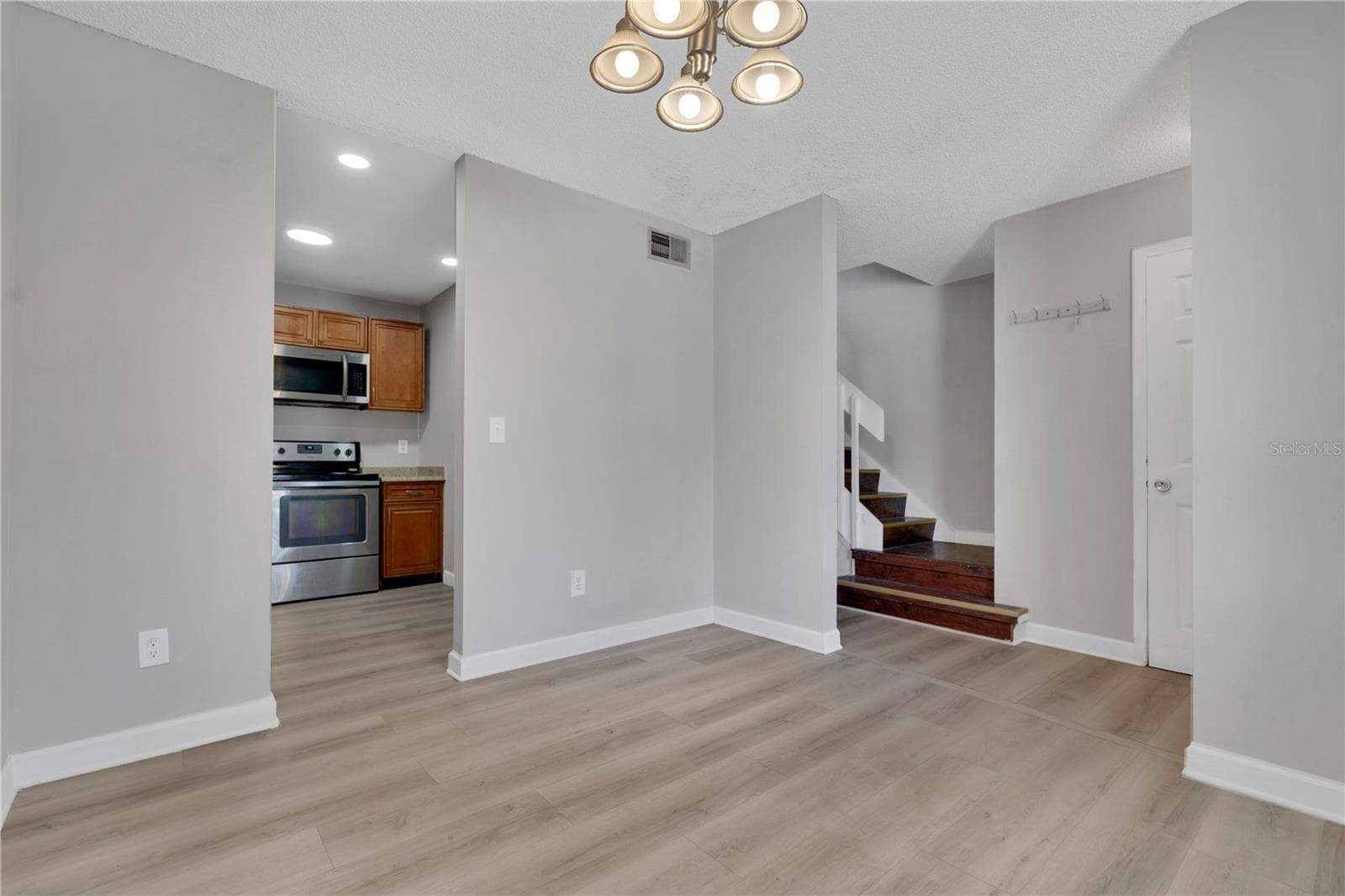 Condominium at 2326 HUNTINGTON GREEN CT #4, ORLANDO, photo 9 of 36