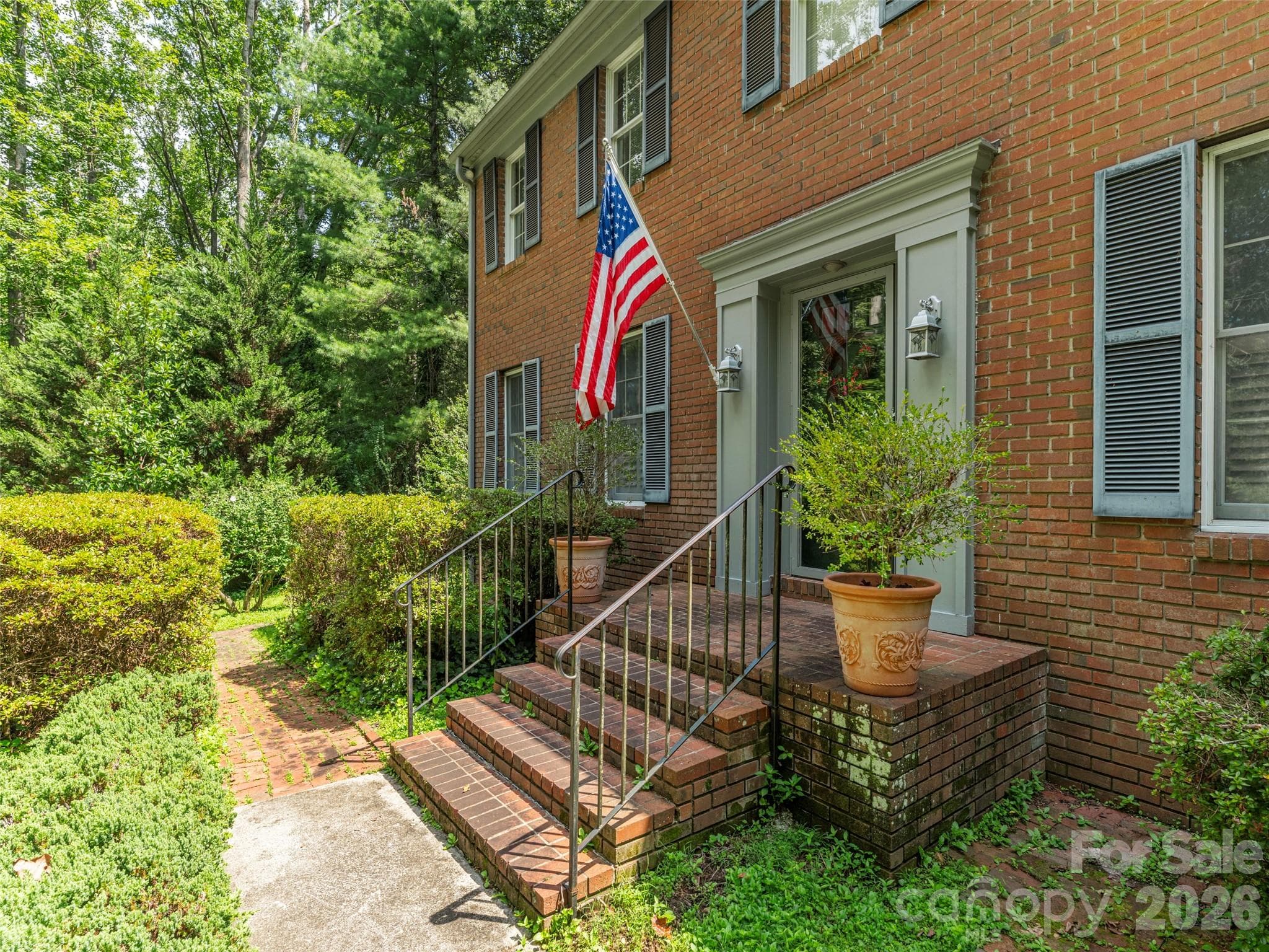 Single Family Residence at 200 Heathcote Road, Hendersonville, photo 4 of 46
