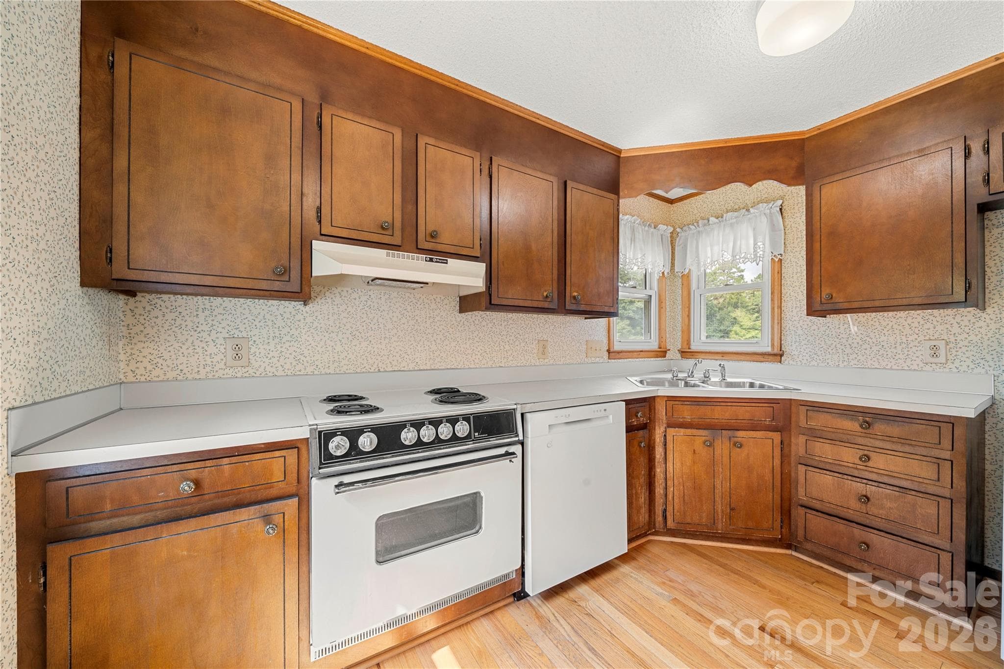 Single Family Residence at 1810 Oak Hollow Road, Gastonia, photo 10 of 29