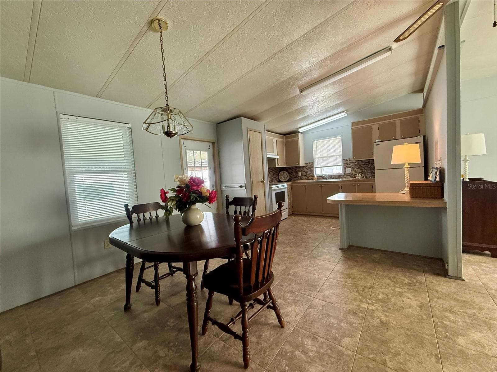 Manufactured Home at 225 N SAINT THOMAS CIR, APOLLO BEACH, photo 7 of 26