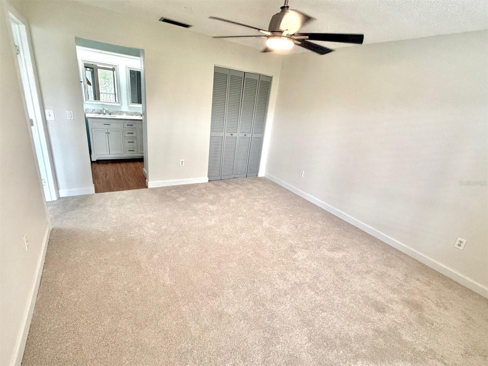 Master Bedroom with Ensuite - 259 FENWICK DR #34, VENICE