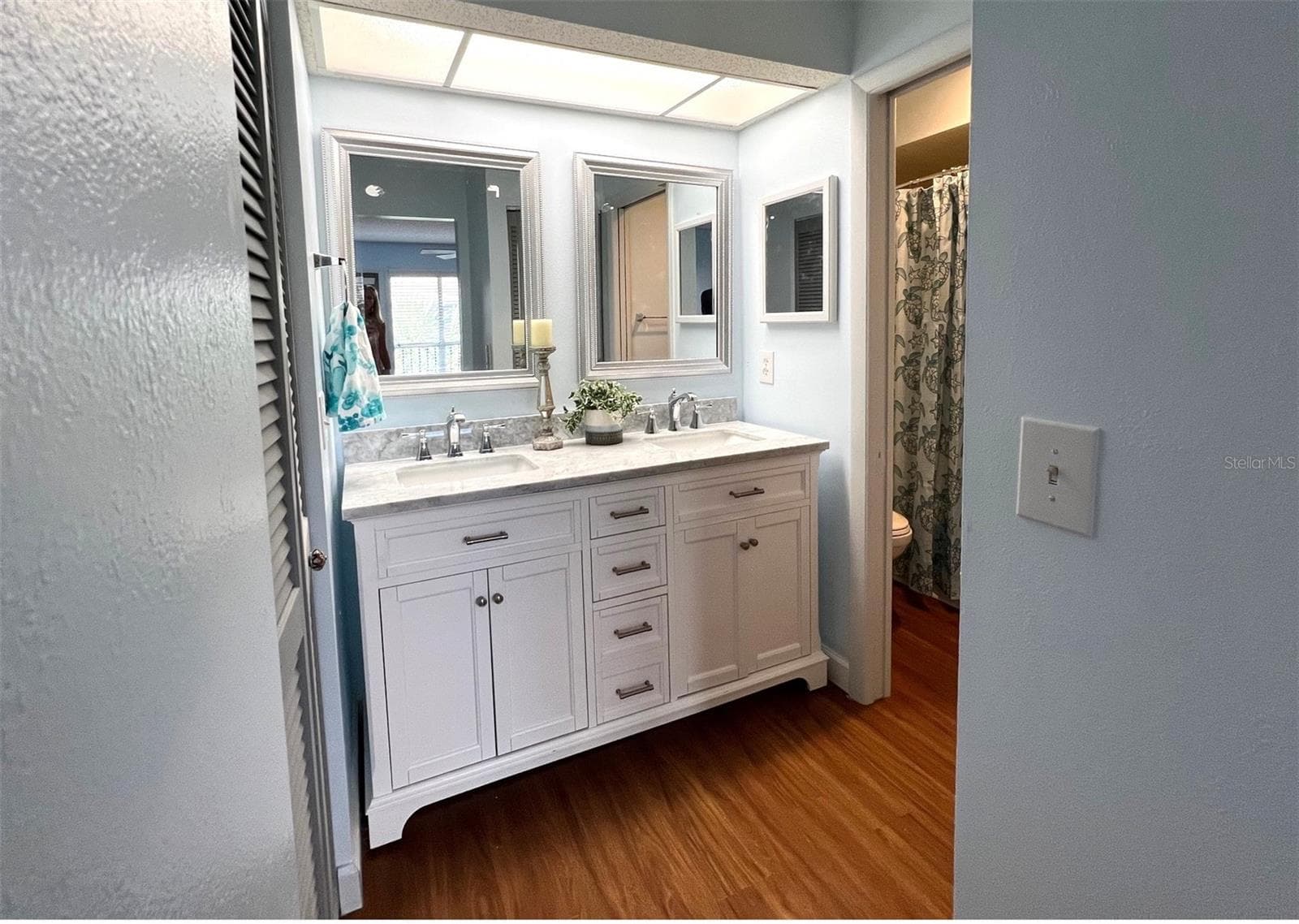 Master Bathroom with Walk-in Closet - 259 FENWICK DR #34, VENICE