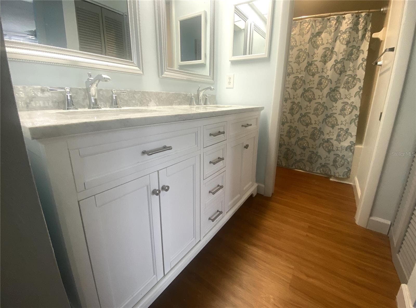 Master Bathroom with Walk-in Closet - 259 FENWICK DR #34, VENICE