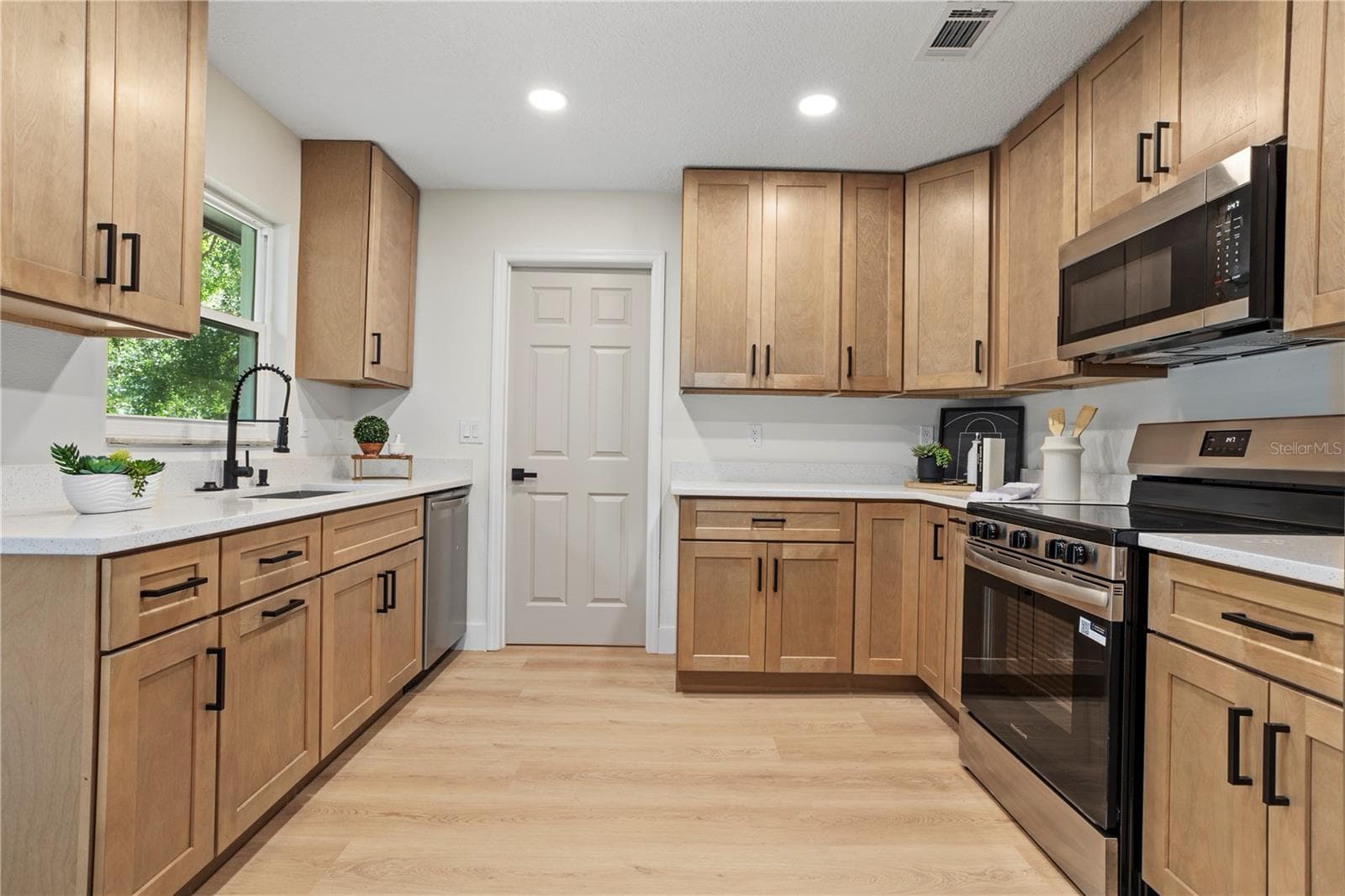 Kitchen - 530 GEORGIA AVE, LONGWOOD
