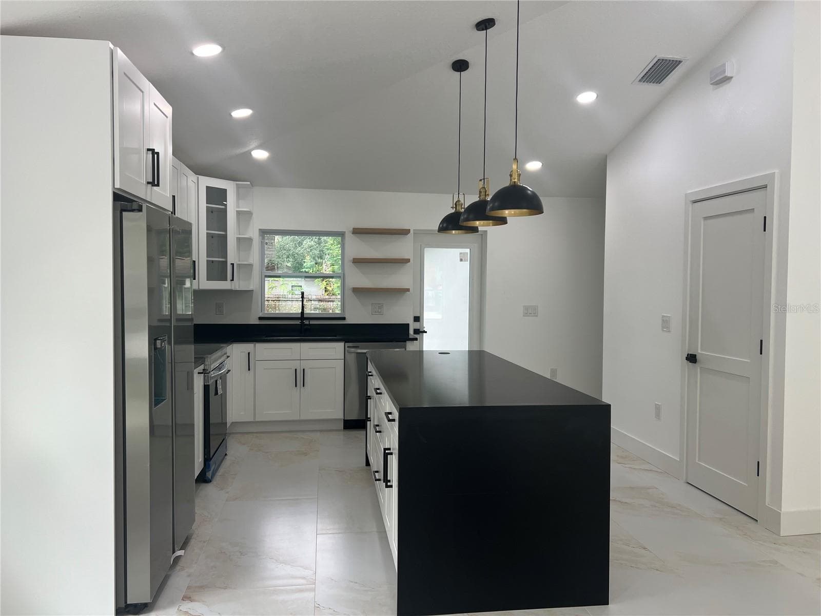 Single Family Residence at 8915 N WILLOW AVE, TAMPA, photo 12 of 47