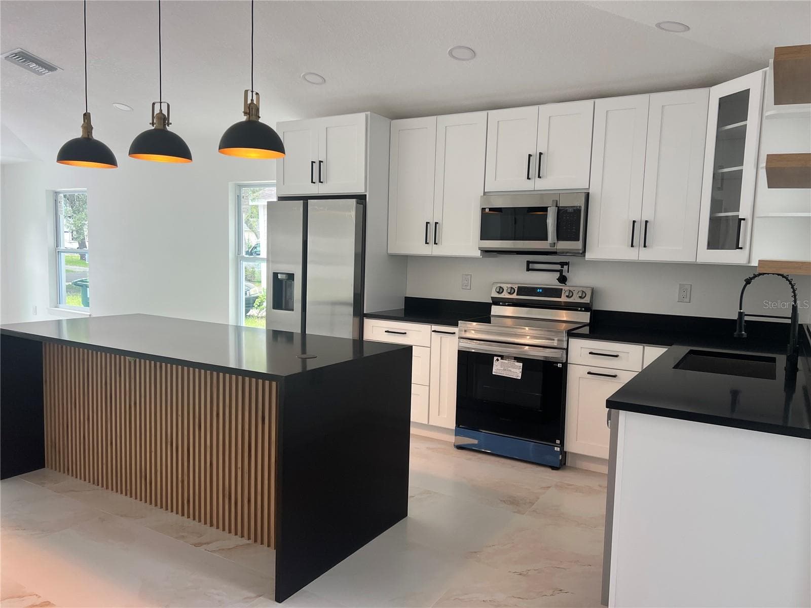 Single Family Residence at 8915 N WILLOW AVE, TAMPA, photo 15 of 47