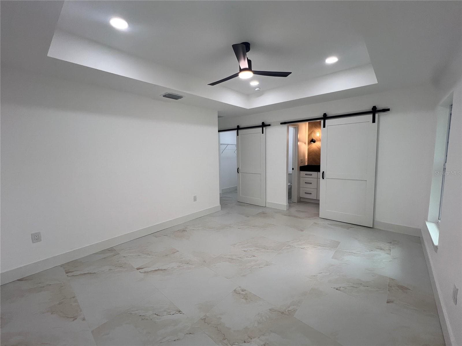 Single Family Residence at 8915 N WILLOW AVE, TAMPA, photo 38 of 47