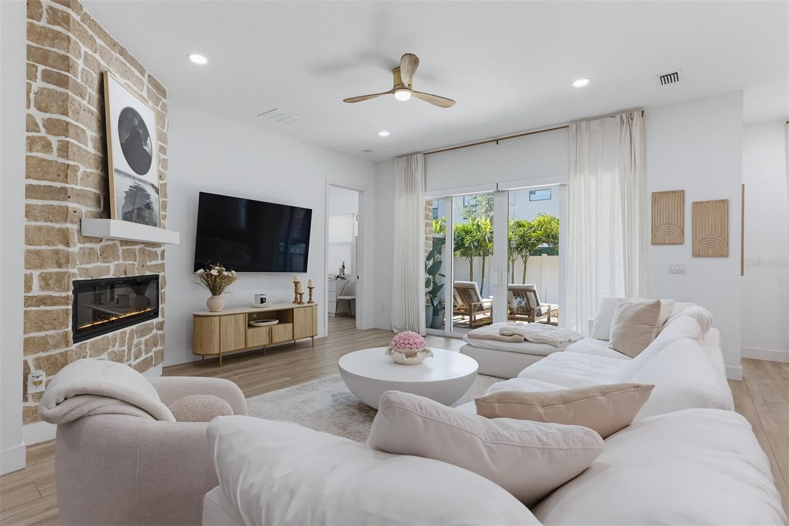 Single Family Residence at 3206 W ARCH ST, TAMPA, photo 8 of 71