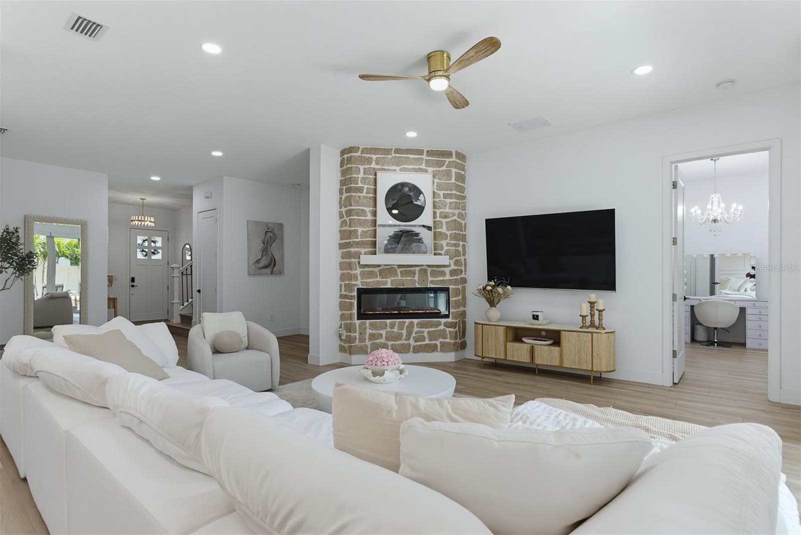 Single Family Residence at 3206 W ARCH ST, TAMPA, photo 9 of 71
