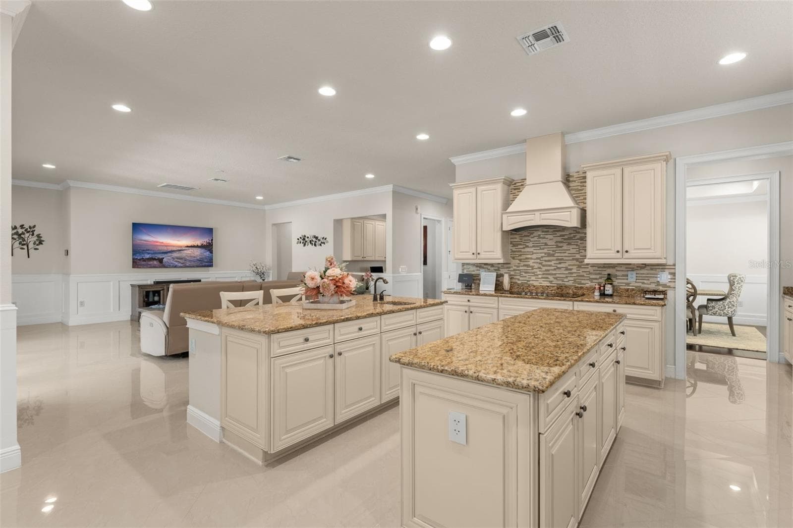 Single Family Residence at 8498 MOREHOUSE DR, ORLANDO, photo 13 of 88