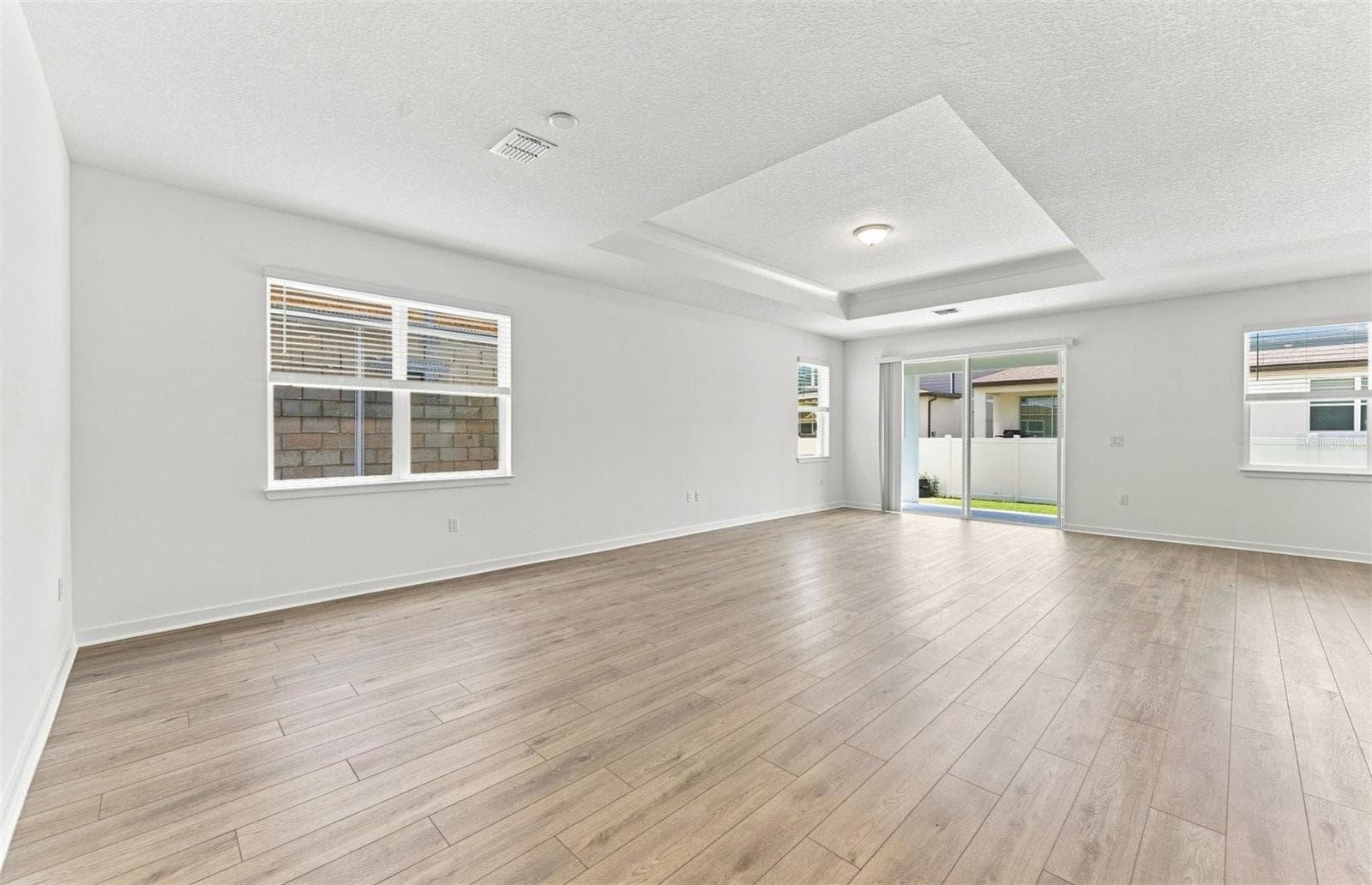 Spacious Gathering Room - 4400 SW 82ND LOOP, OCALA