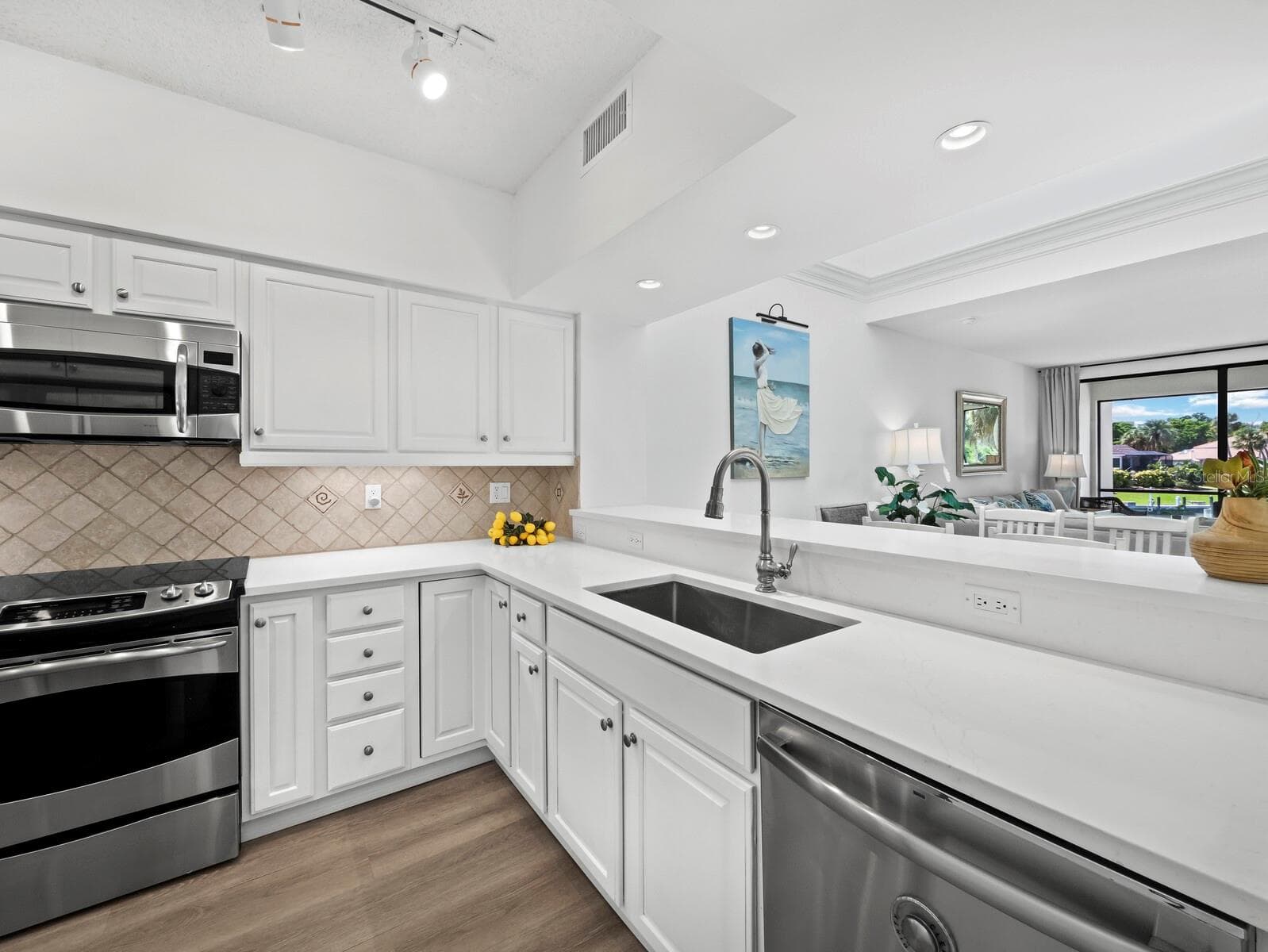 Condominium at 1906 HARBOURSIDE DR #303, LONGBOAT KEY, photo 6 of 55
