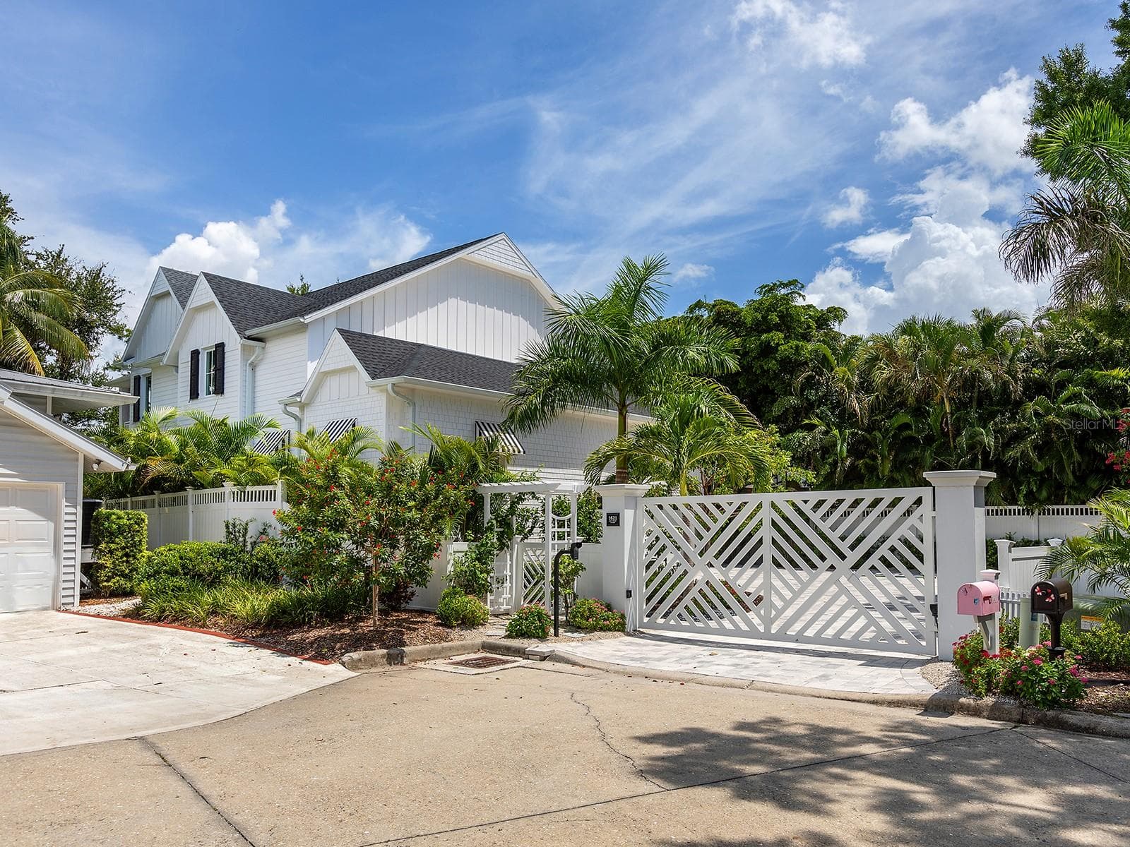 Single Family Residence at 1621 BAY POINT CT, SARASOTA, photo 14 of 84