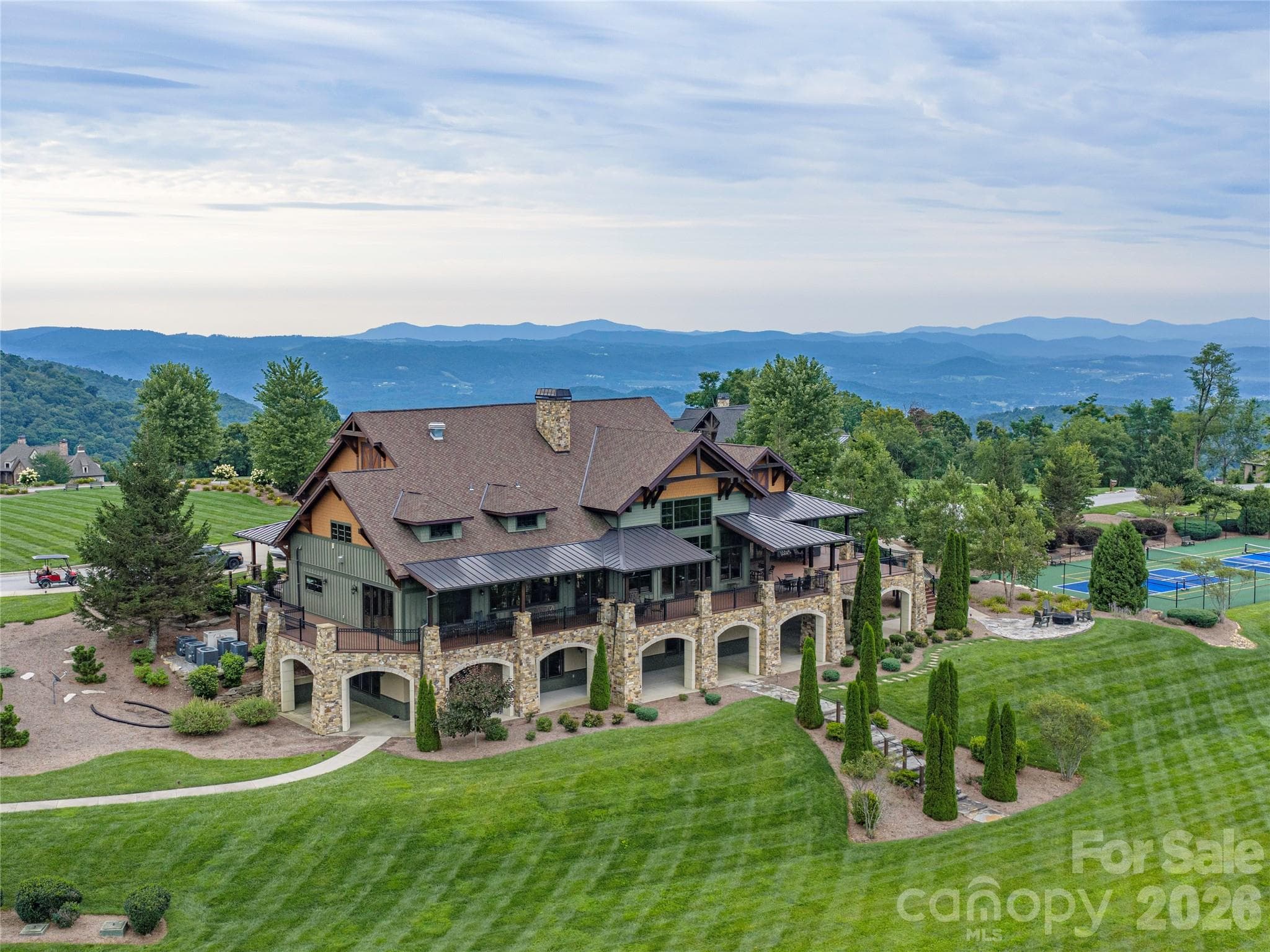 The clubhouse and pickleball courts - Lot #90 Summerset Drive, Hendersonville