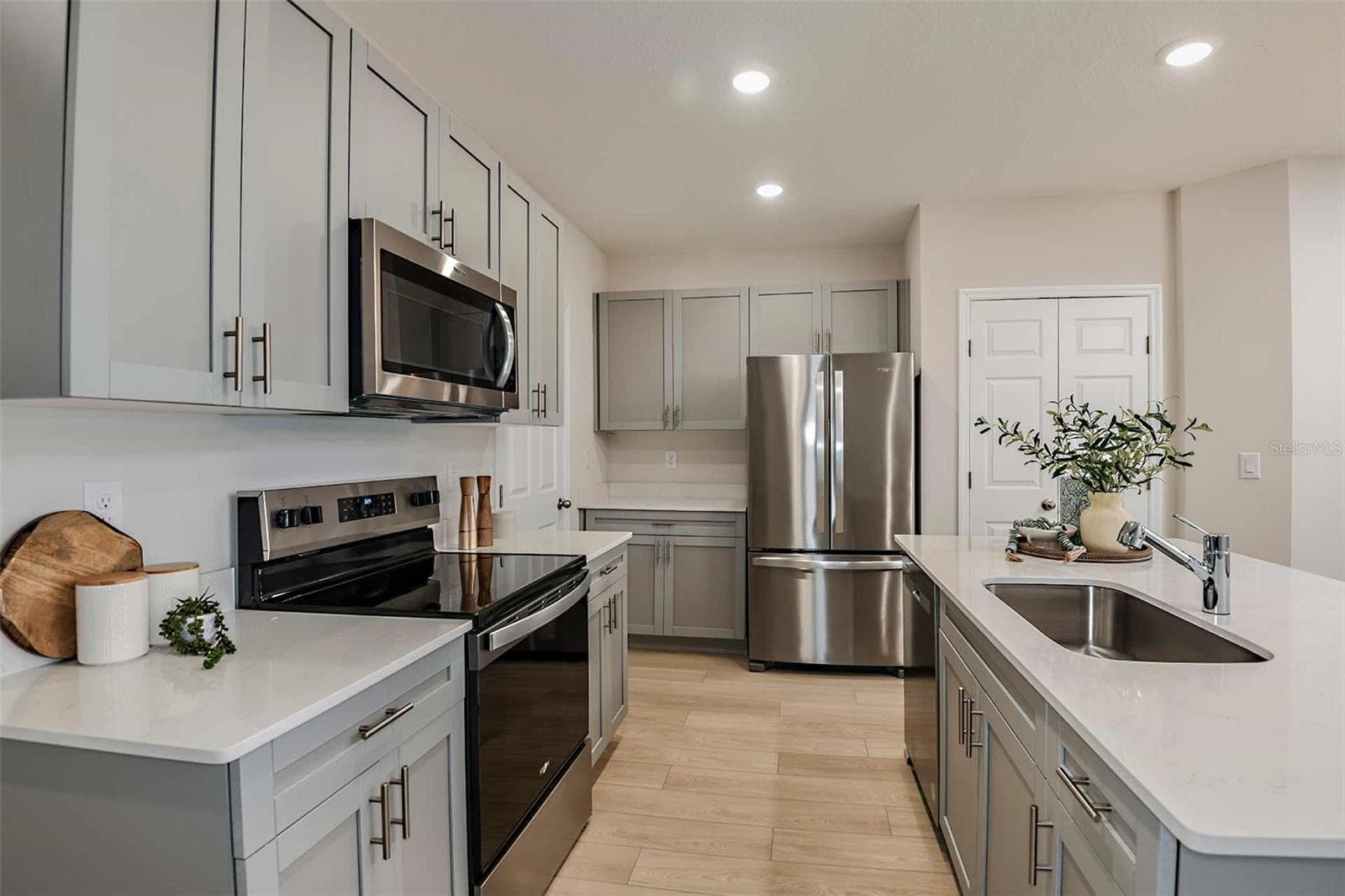 Single Family Residence at 9885 PELICAN COAST DR, DADE CITY, photo 10 of 23