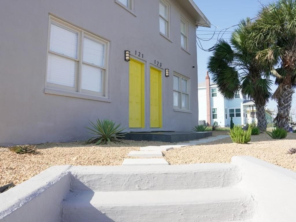 Half Duplex at 121-123 N HOLLYWOOD AVE, DAYTONA BEACH, photo 56 of 61