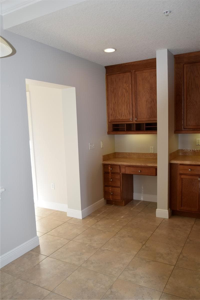 Build in desk, half bath and garage entry on the left. - 1352 LAKE BALDWIN LN #A, ORLANDO