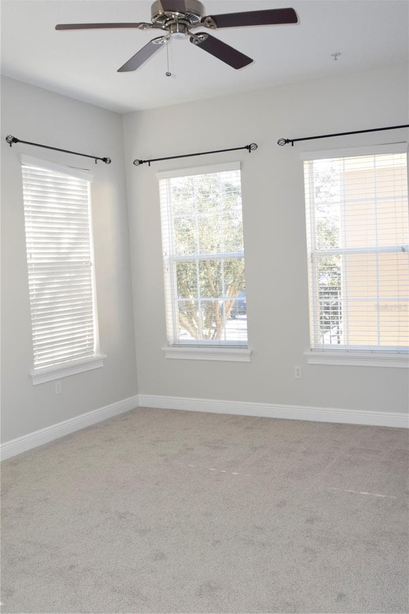Bright and open family room area. - 1352 LAKE BALDWIN LN #A, ORLANDO