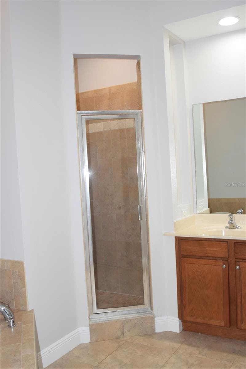Primary bath walk-in shower. - 1352 LAKE BALDWIN LN #A, ORLANDO