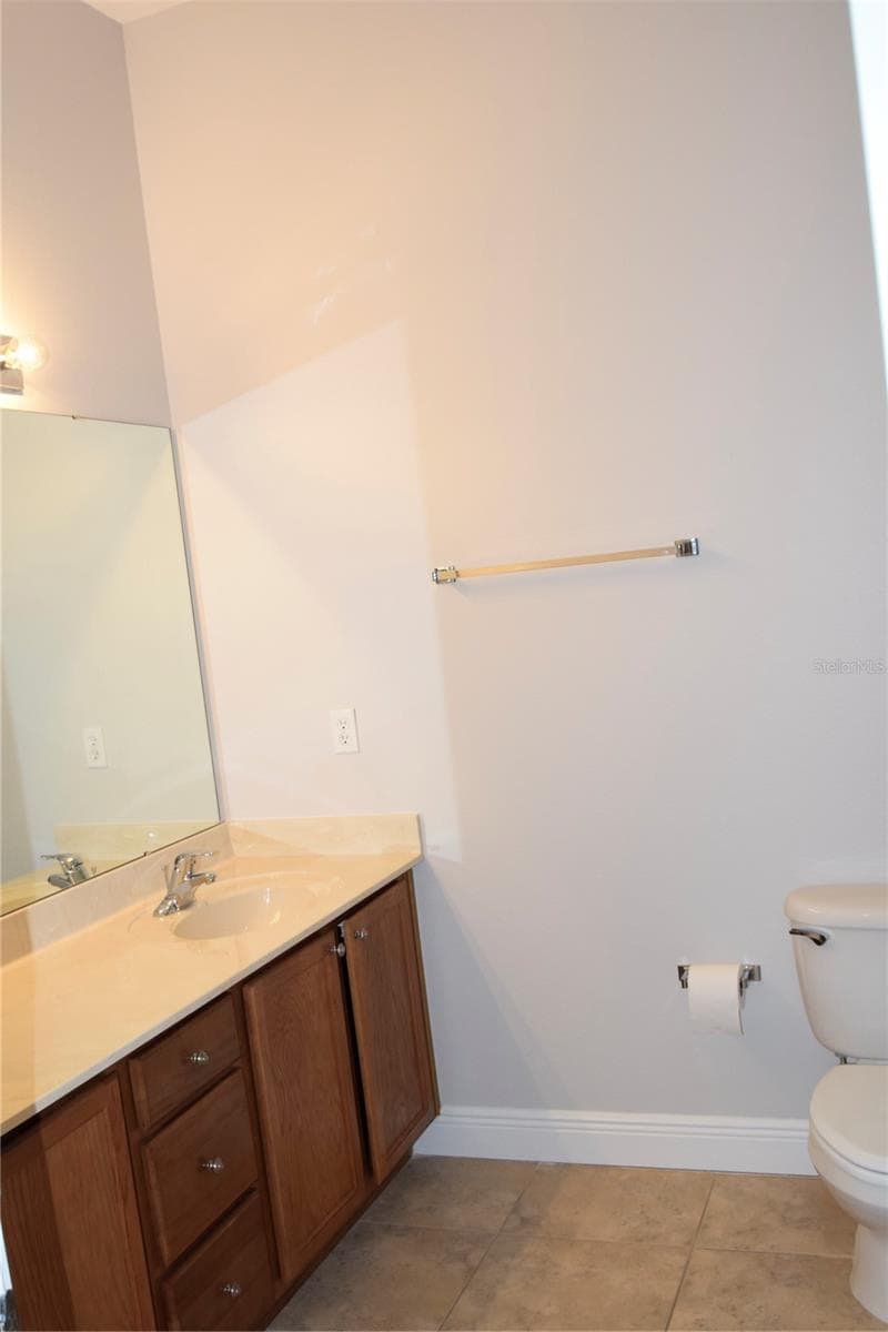 Bathroom for bedrooms 2&3 with double sinks - 1352 LAKE BALDWIN LN #A, ORLANDO